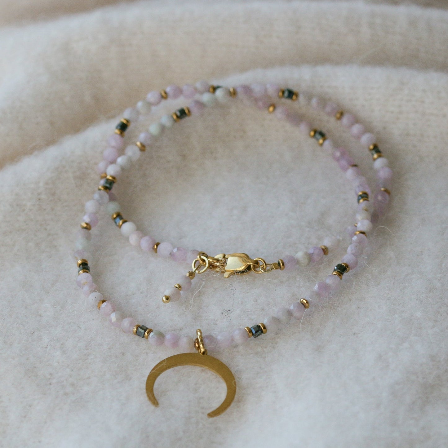 lilka • naszyjnik z kunzytu z półksiężycem