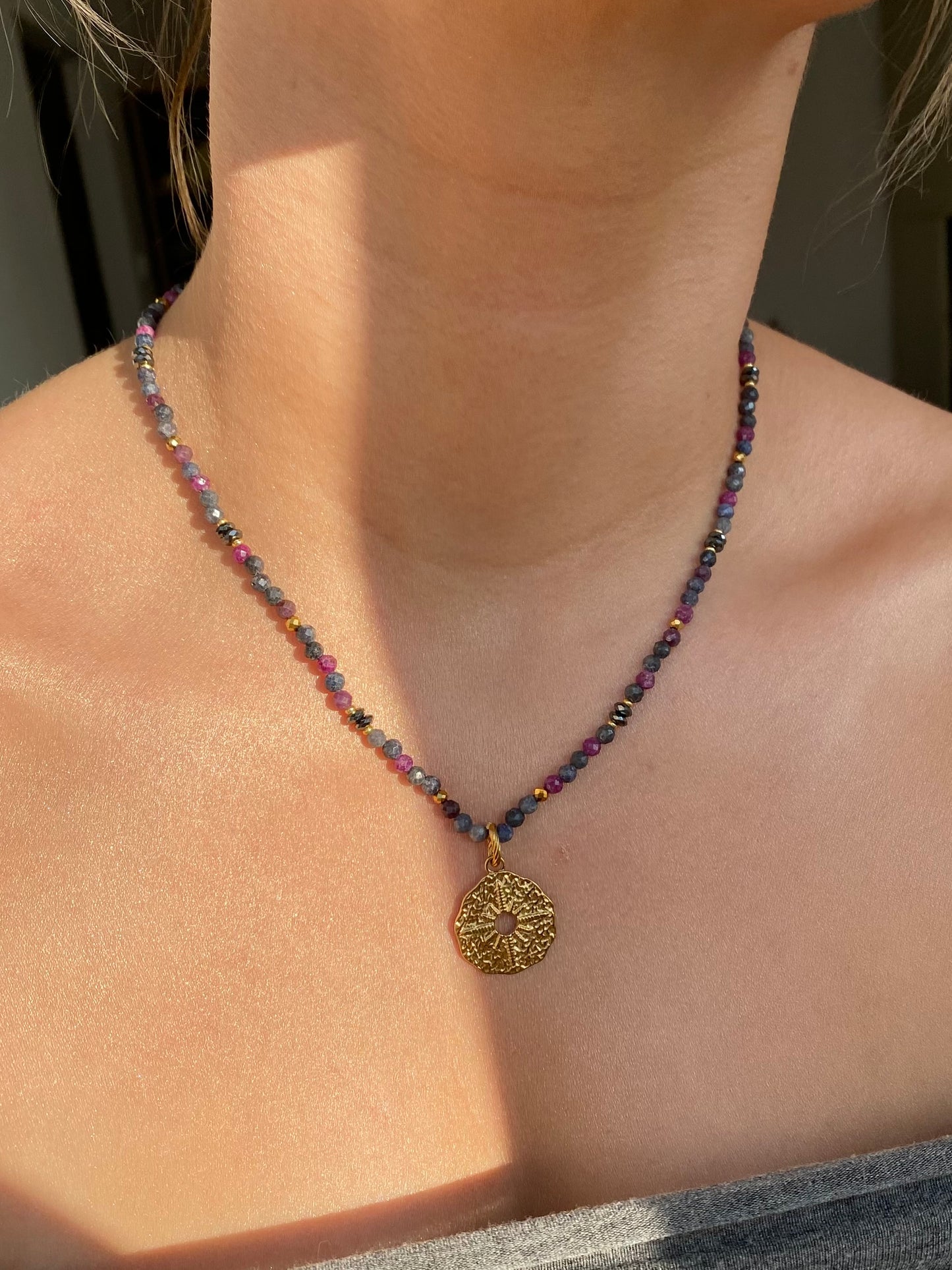 boho sun I • naszyjnik z szafirem i rubinem
