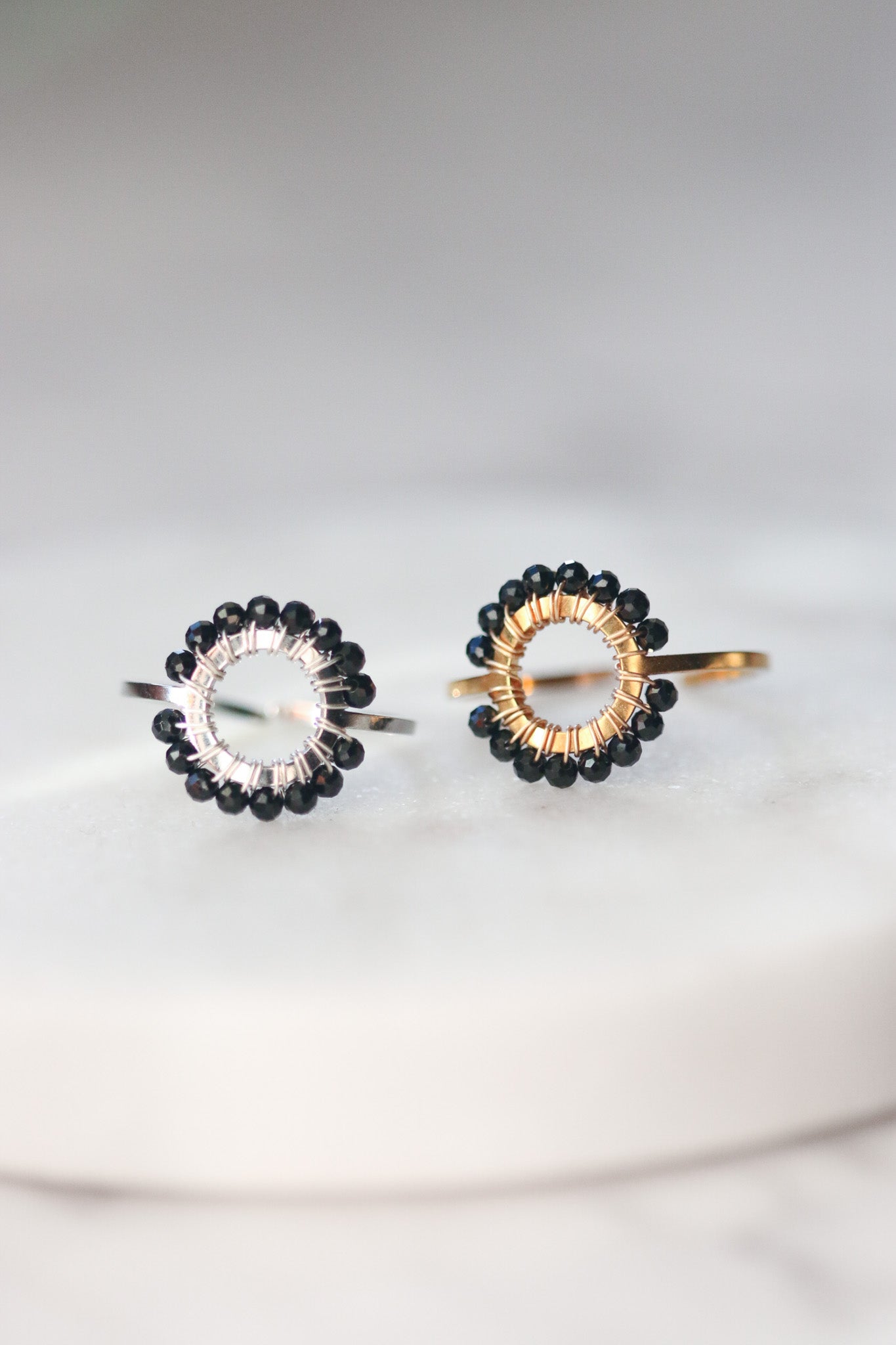 pierścionek MIRKA z czarnego turmalinu • zloty