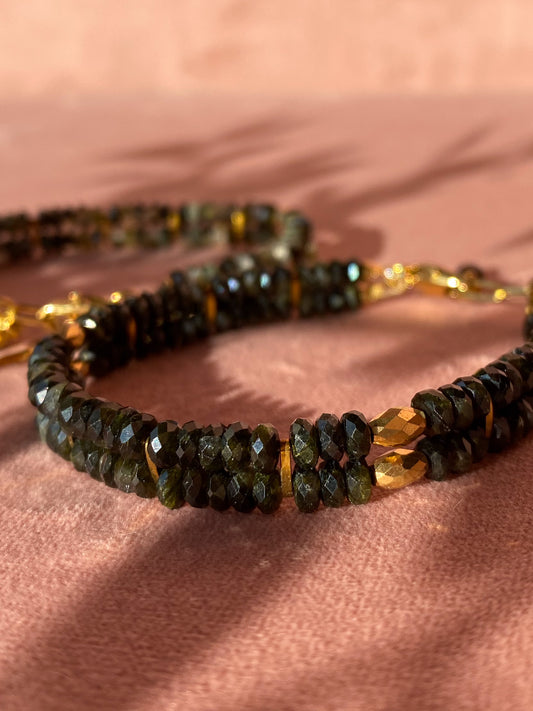 bransoletka z czarnego frenitu z epidotem