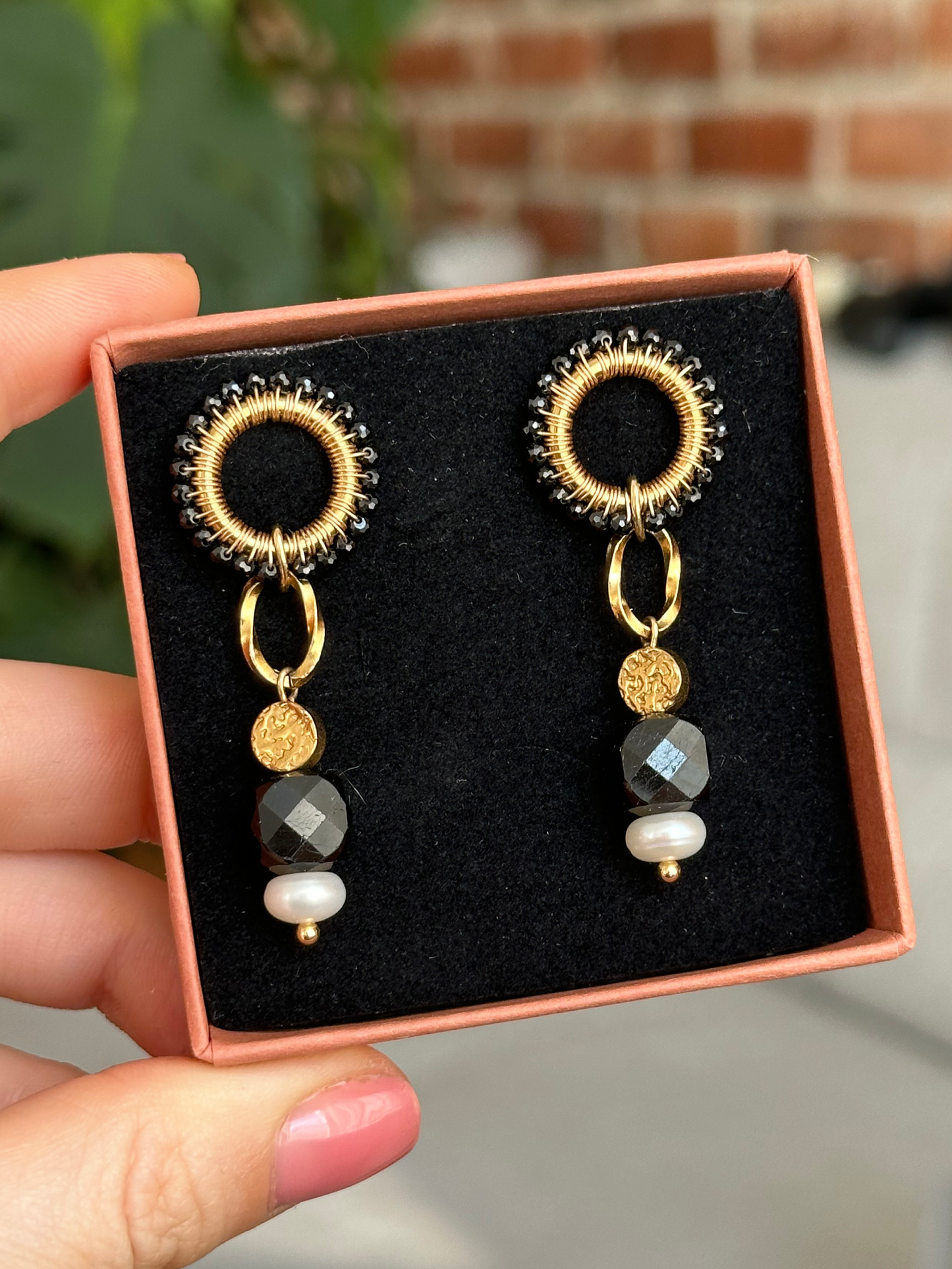 plecione kolczyki z czarnego turmalinu z perłą