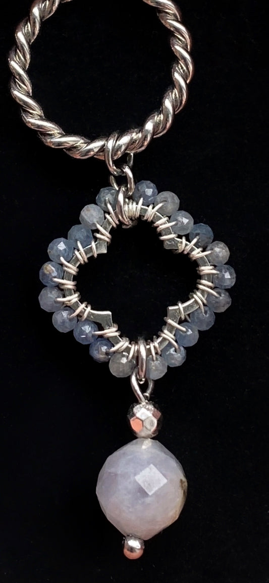 długie plecione kolczyki z szafiru i iolitu