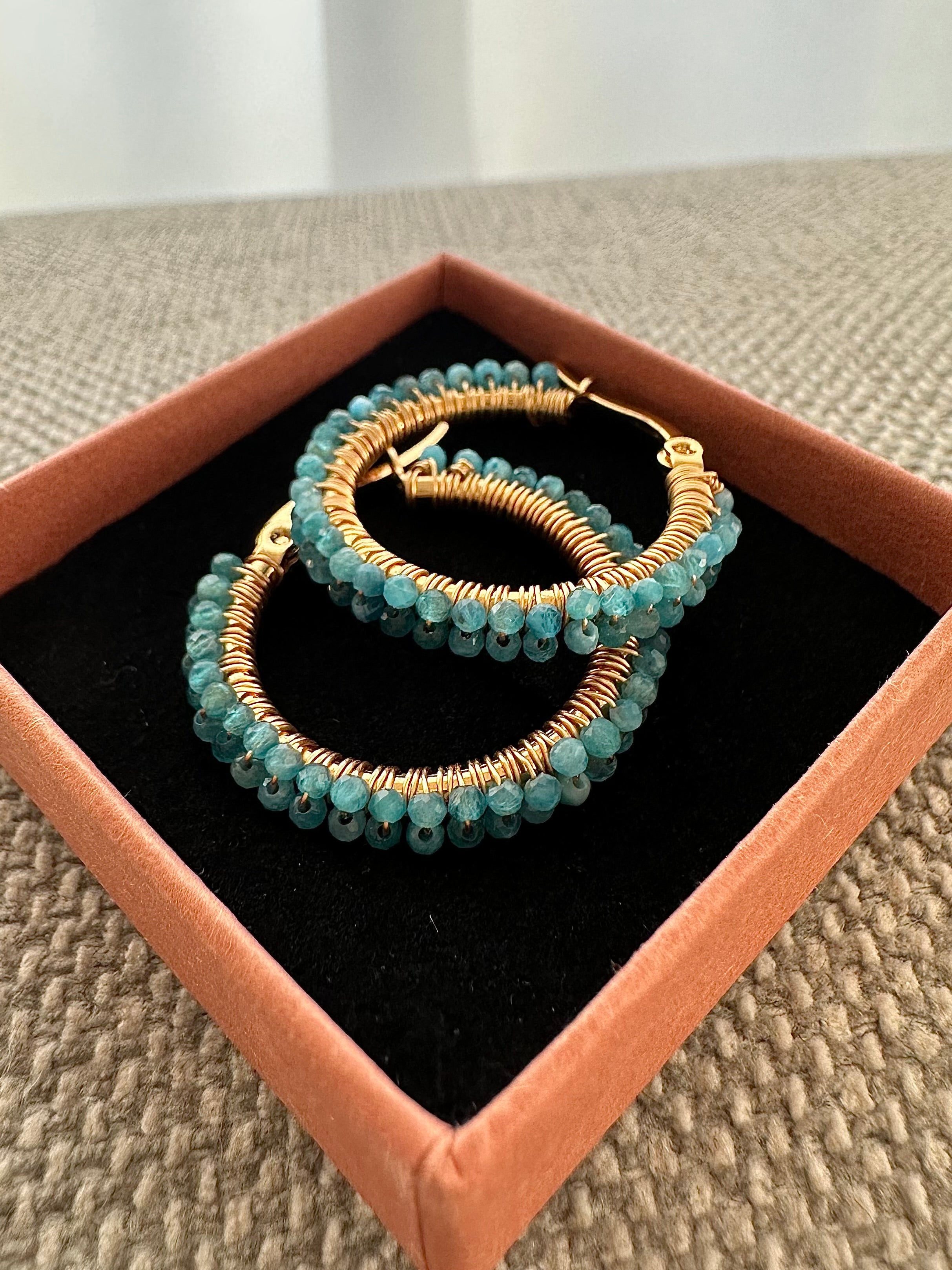 hoop princess agnes • plecione kolczyki-koła z apatytu