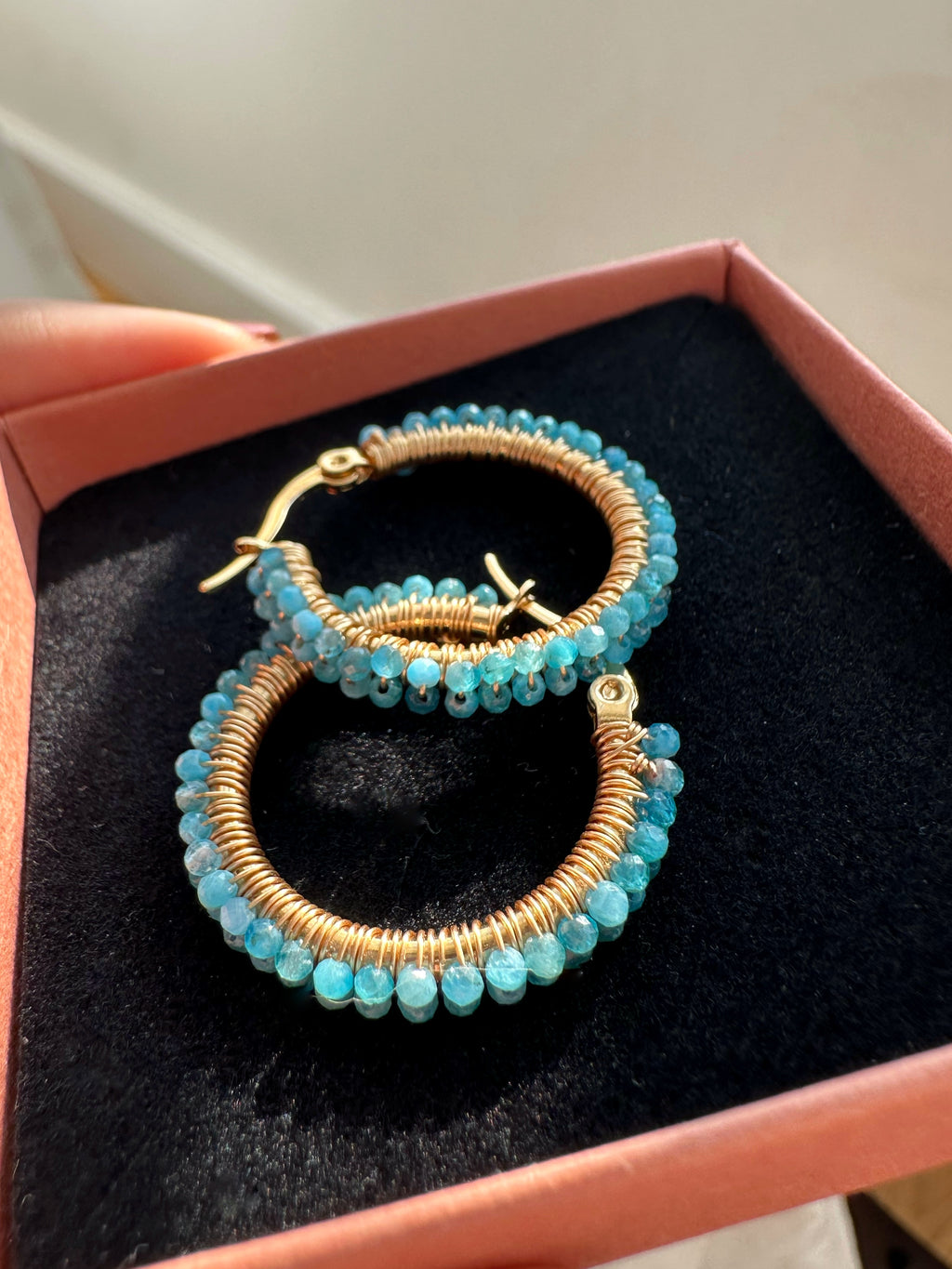 hoop princess agnes • plecione kolczyki-koła z apatytu