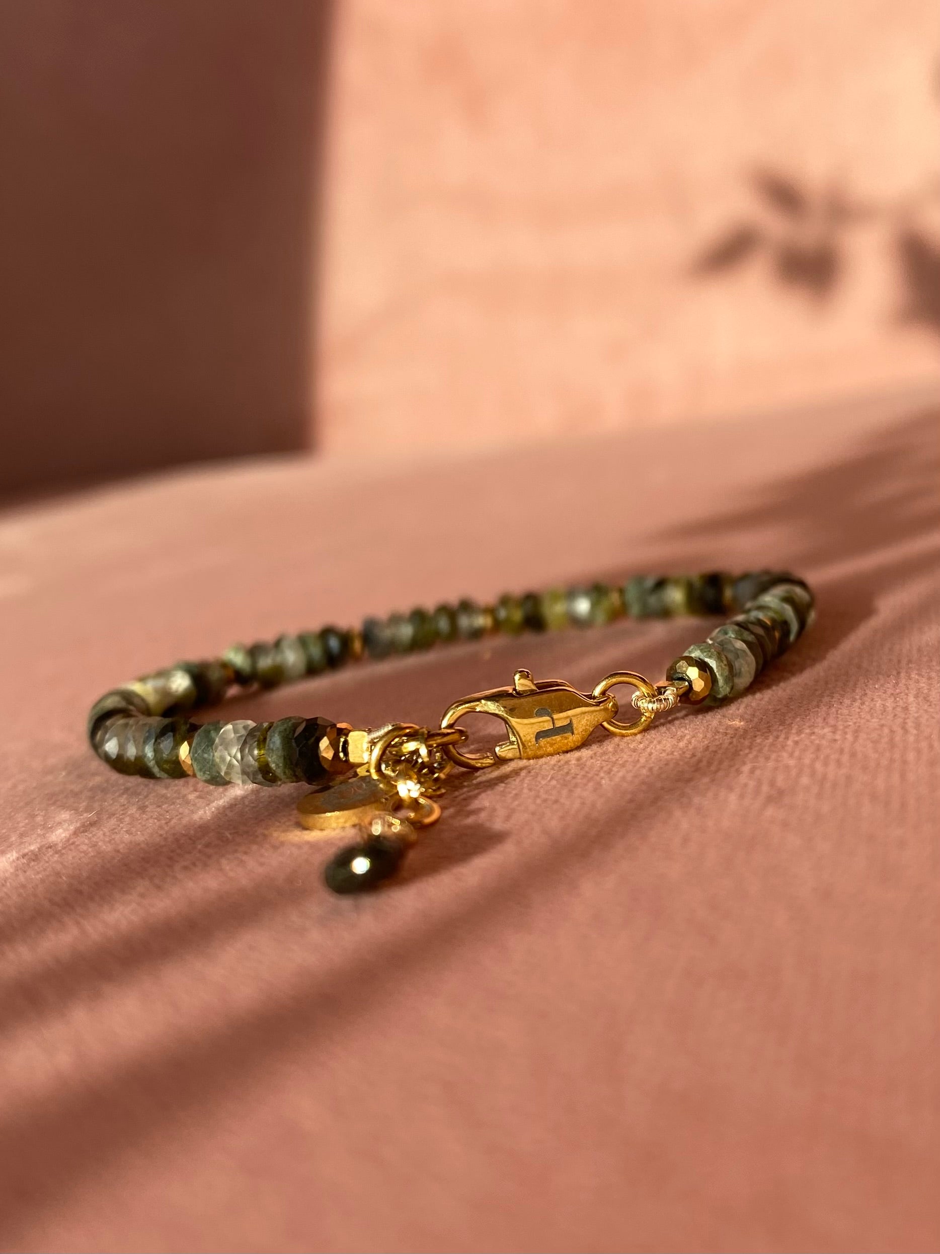 Bransoletka ELMA z zielonego frenitu z epidotem