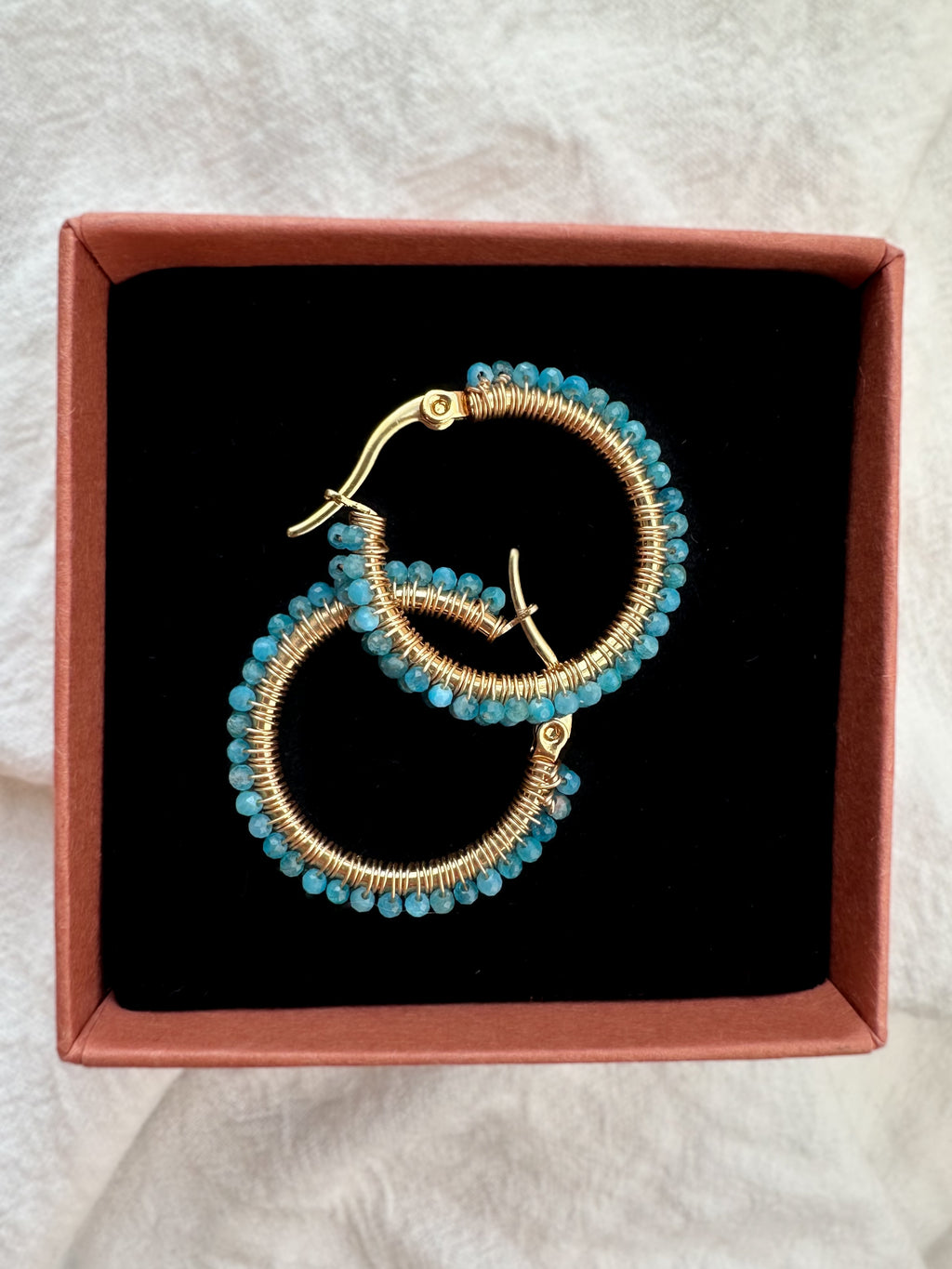 hoop princess agnes • plecione kolczyki-koła z apatytu