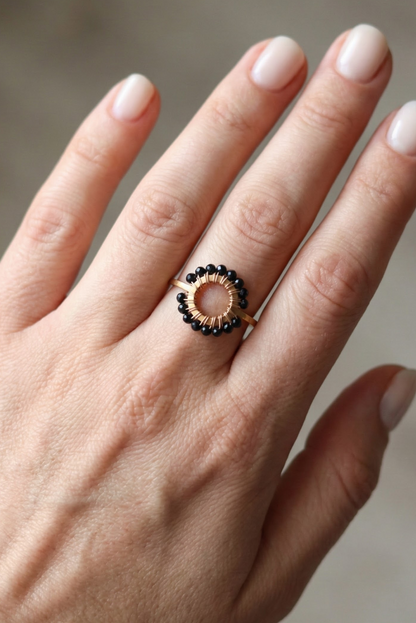pierścionek MIRKA z czarnego turmalinu • zloty
