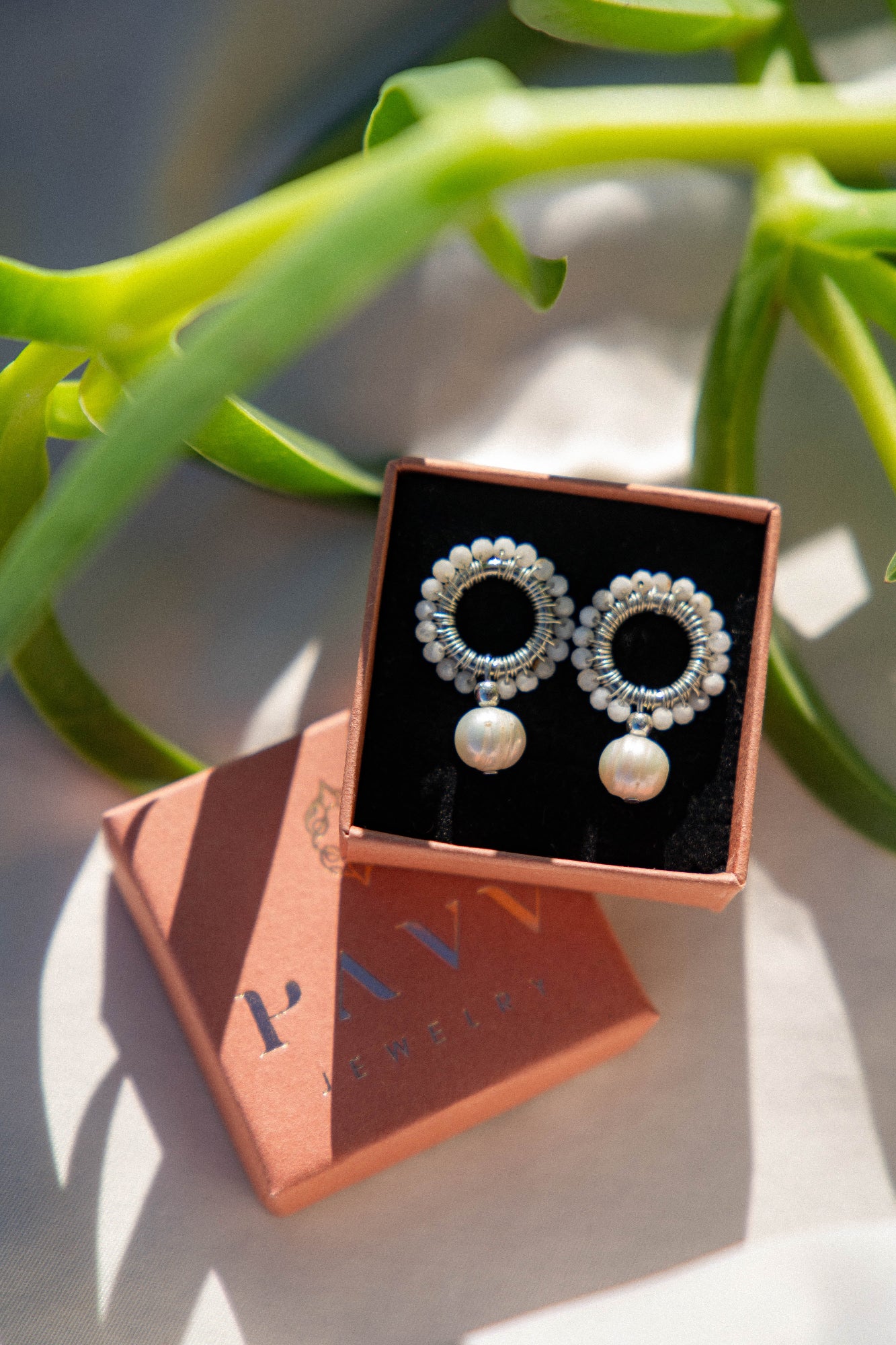 Kolczyki Love ANNA z białego akwamarynu z perłą