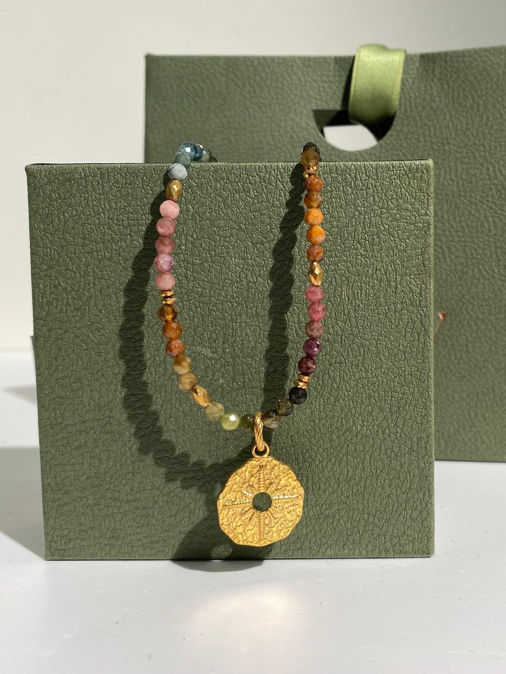 Naszyjnik LOUISE z turmalinu z boho słońcem