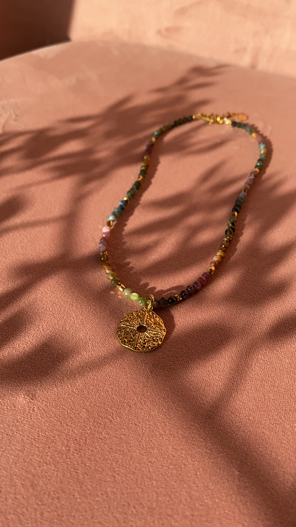 Naszyjnik LOUISE z turmalinu z boho słońcem