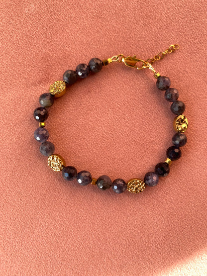 bransoletka z iolitu i hematytu