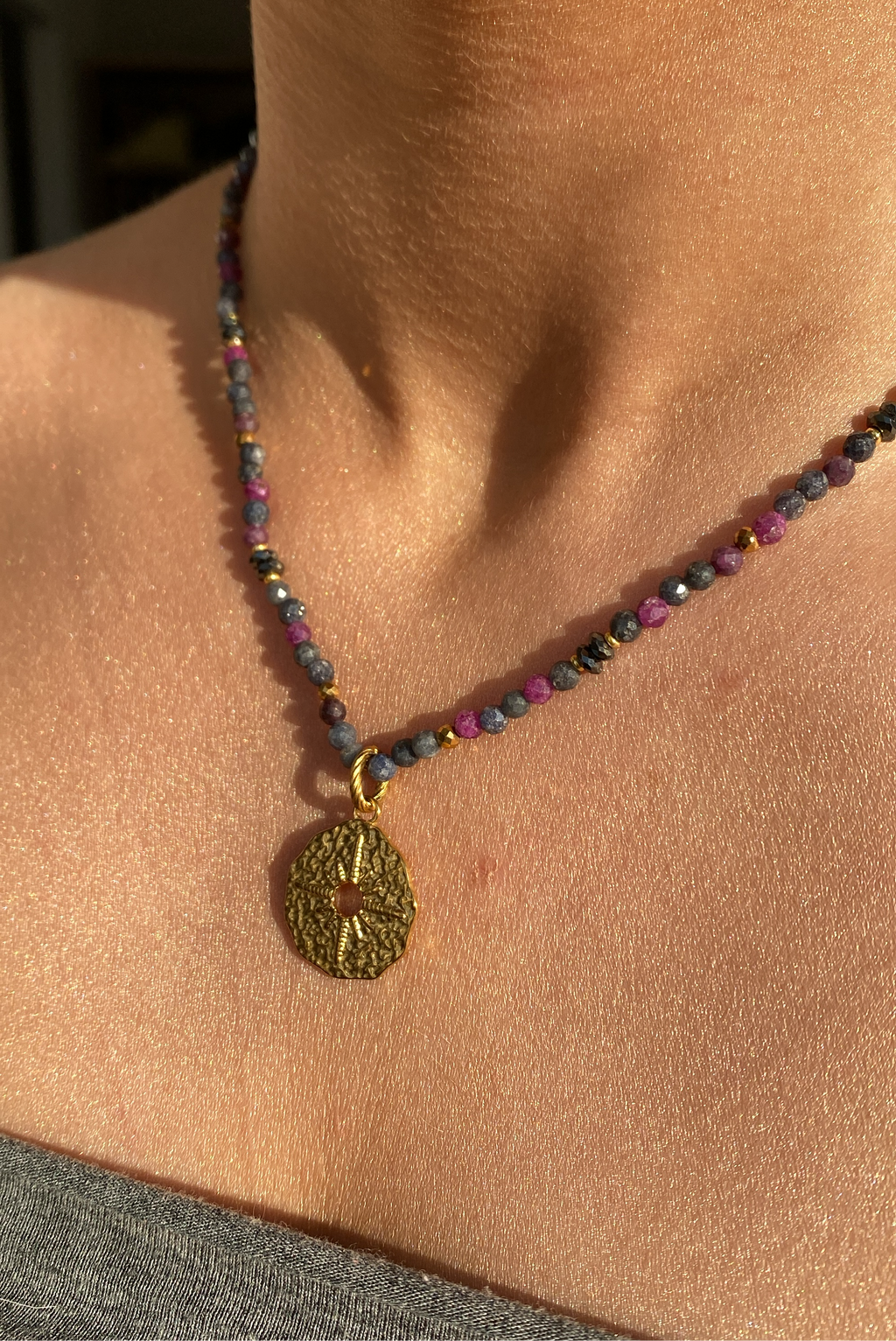 boho sun I • naszyjnik z szafirem i rubinem