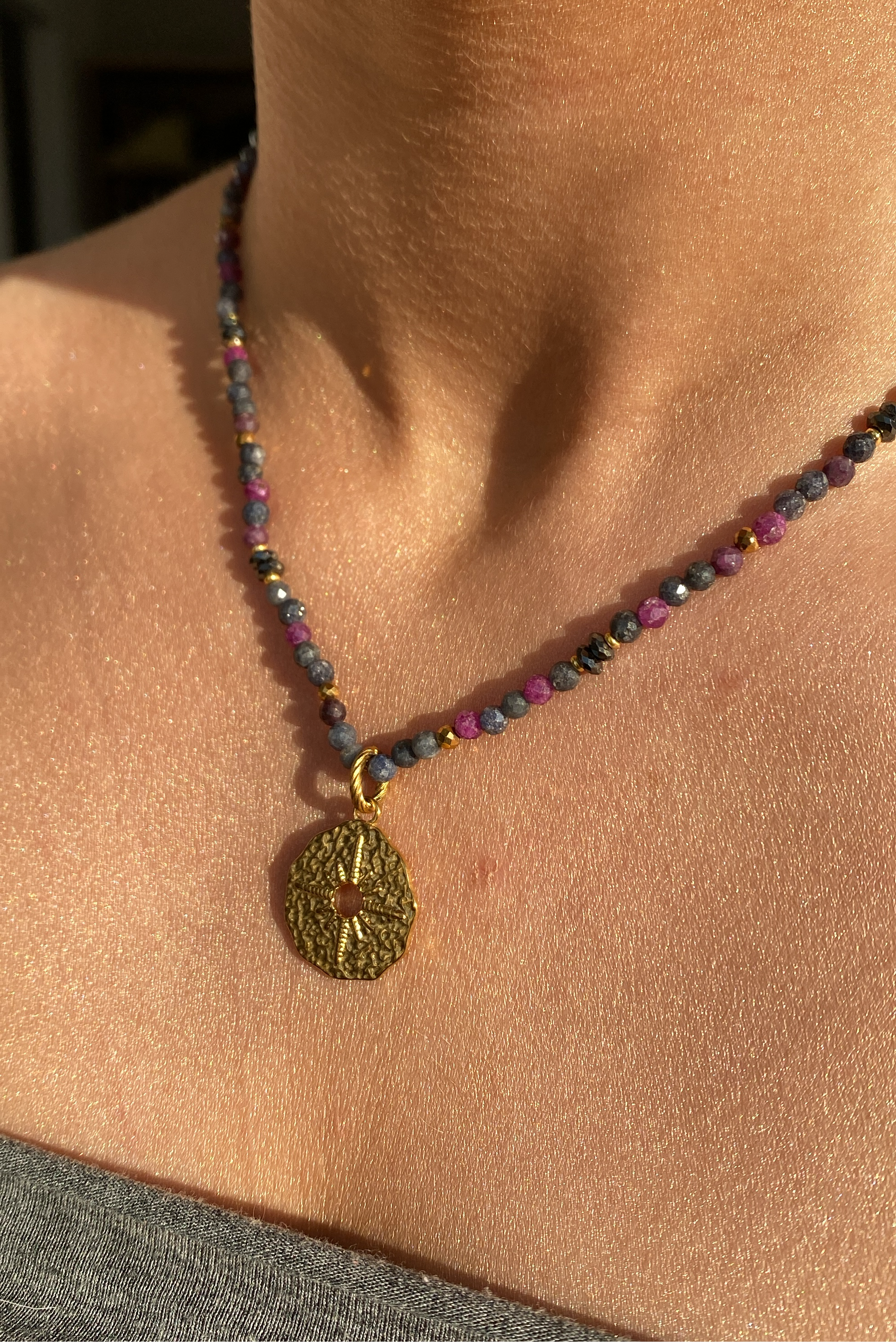 boho sun I • naszyjnik z szafirem i rubinem