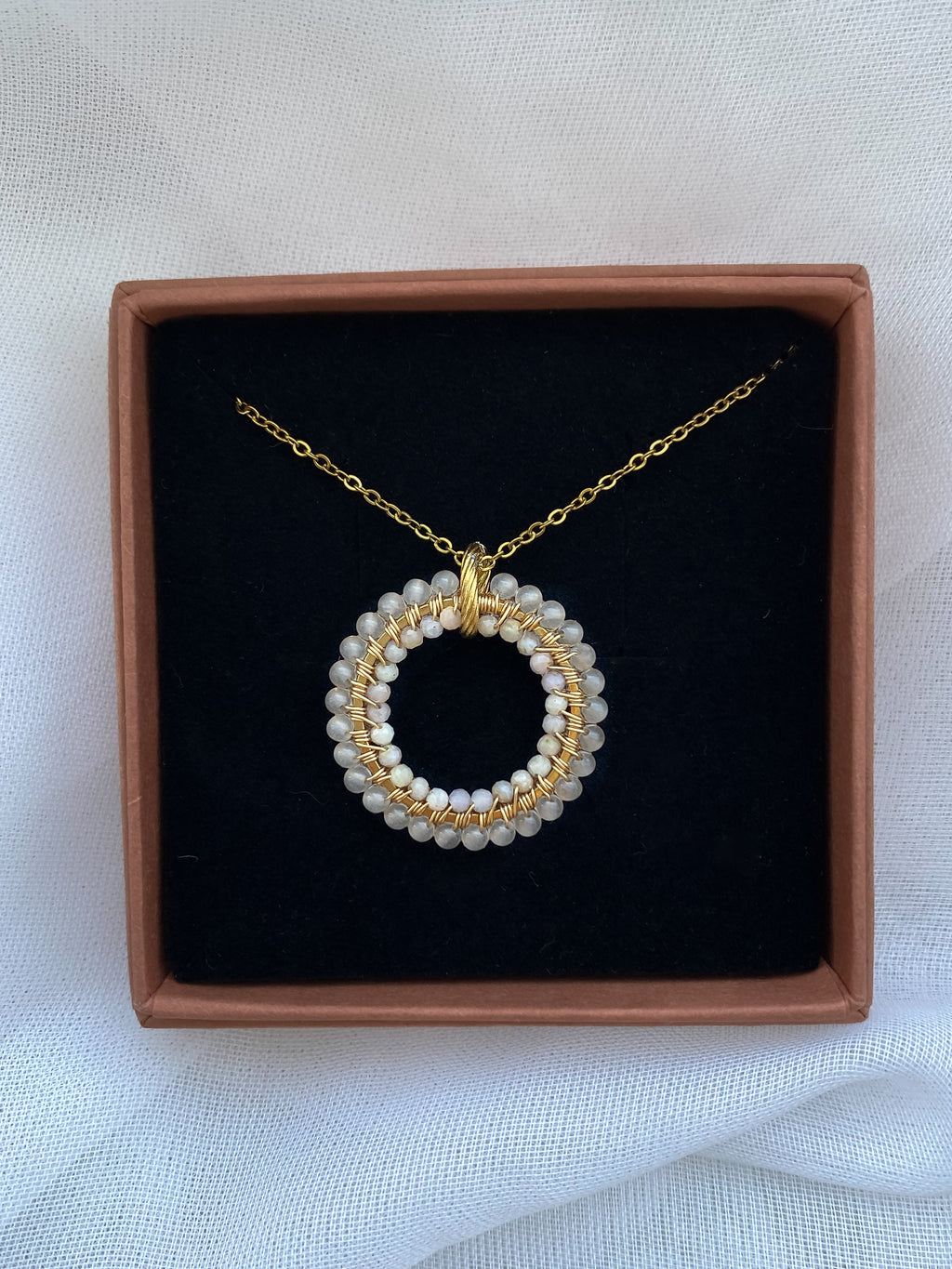 elisabeth • naszyjnik z plecioną zawieszką z agatu i opalu