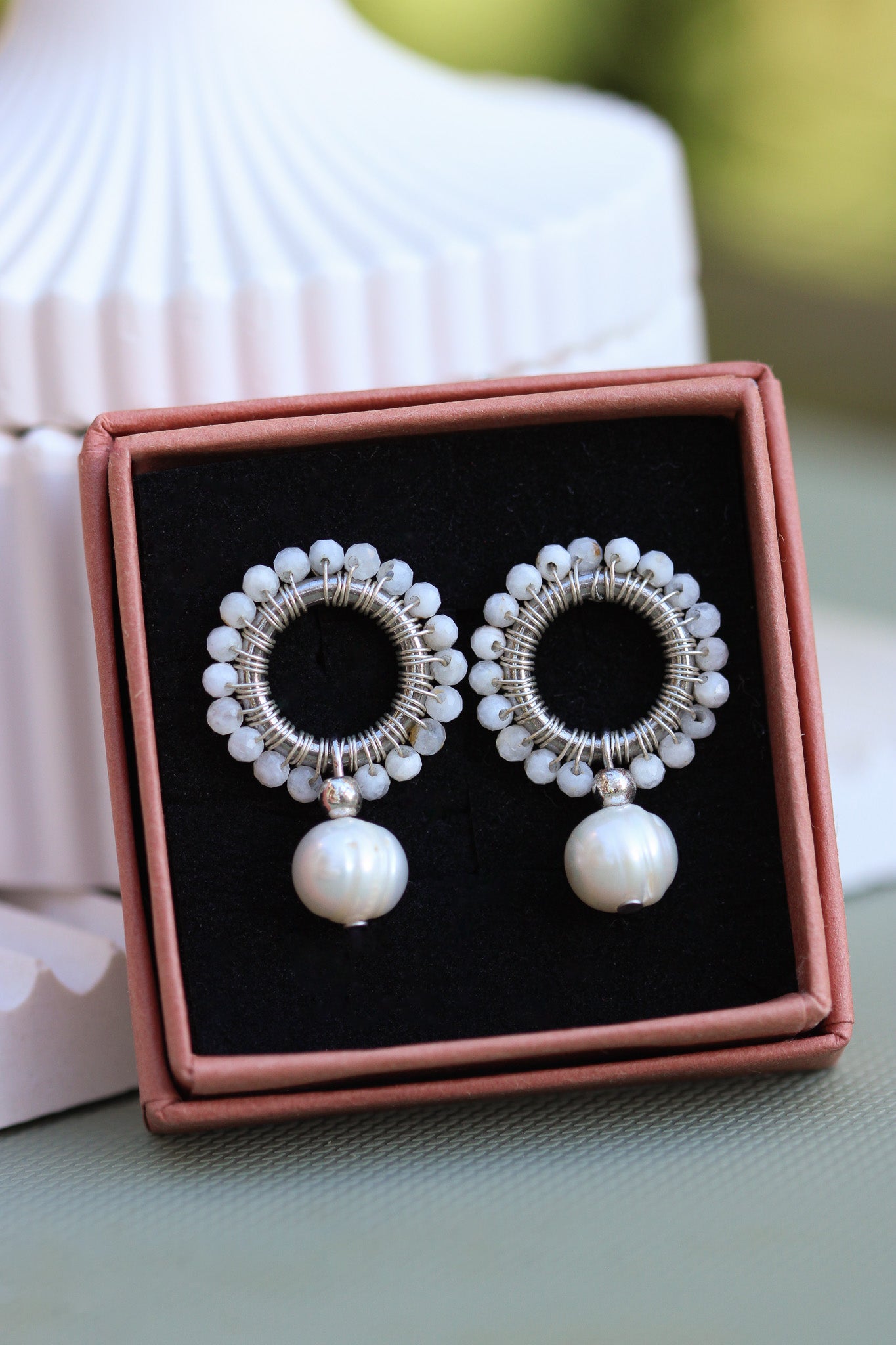 kolczyki love ELLA z białego akwamarynu z perłą