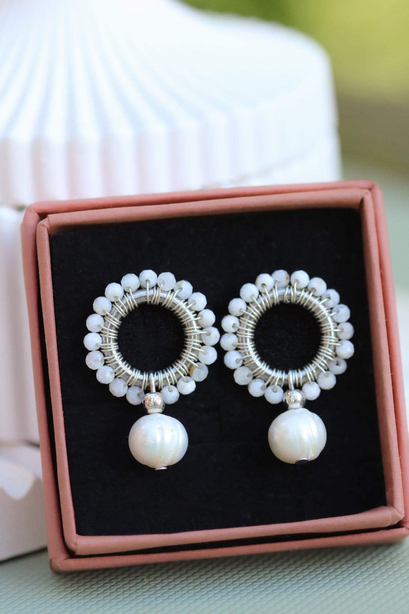 kolczyki love ELLA z białego akwamarynu z perłą