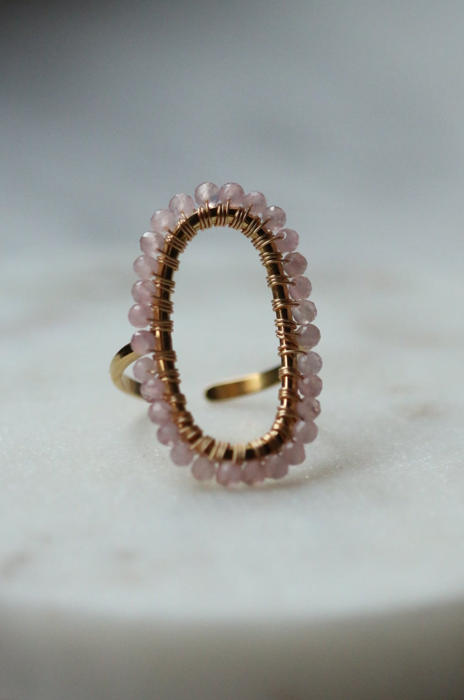 Pierścionek IDA z kwarcu różowego • złoty