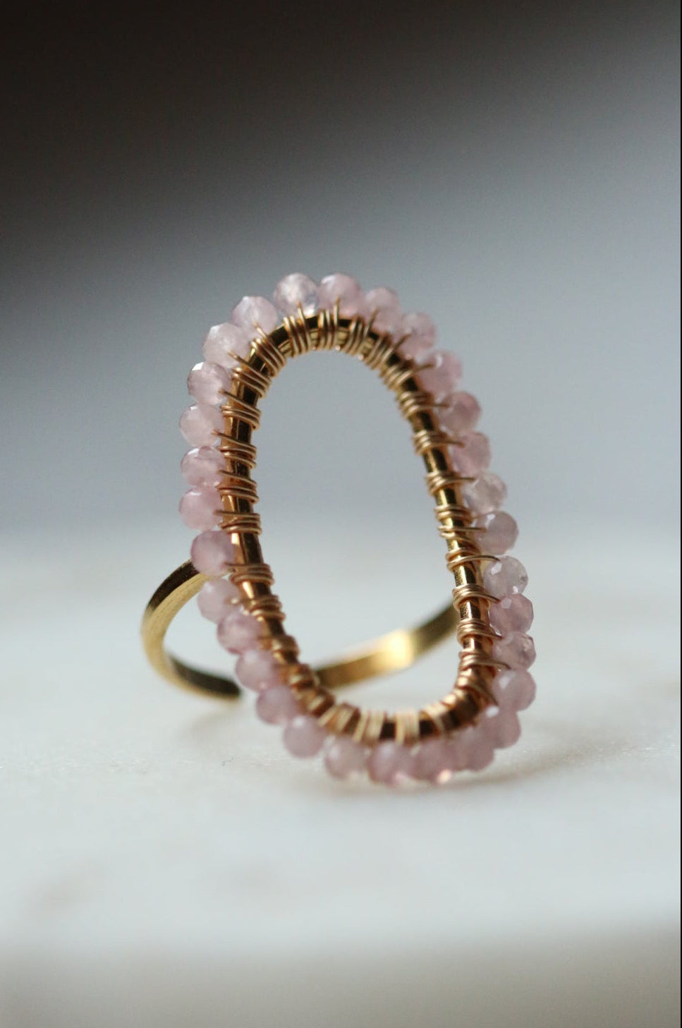 pierścionek IDA z kwarcu różowego • złoty