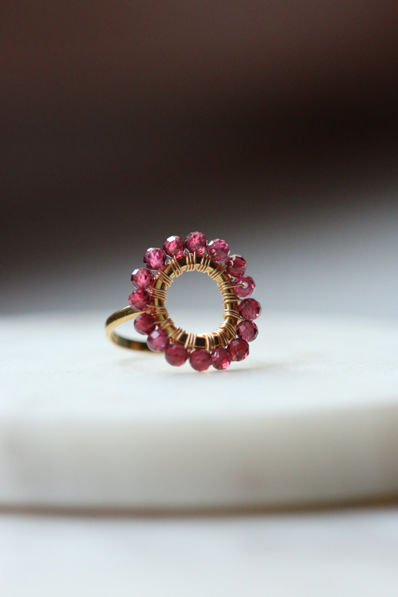 Pierścionek MIRA z rodolitu • złoty