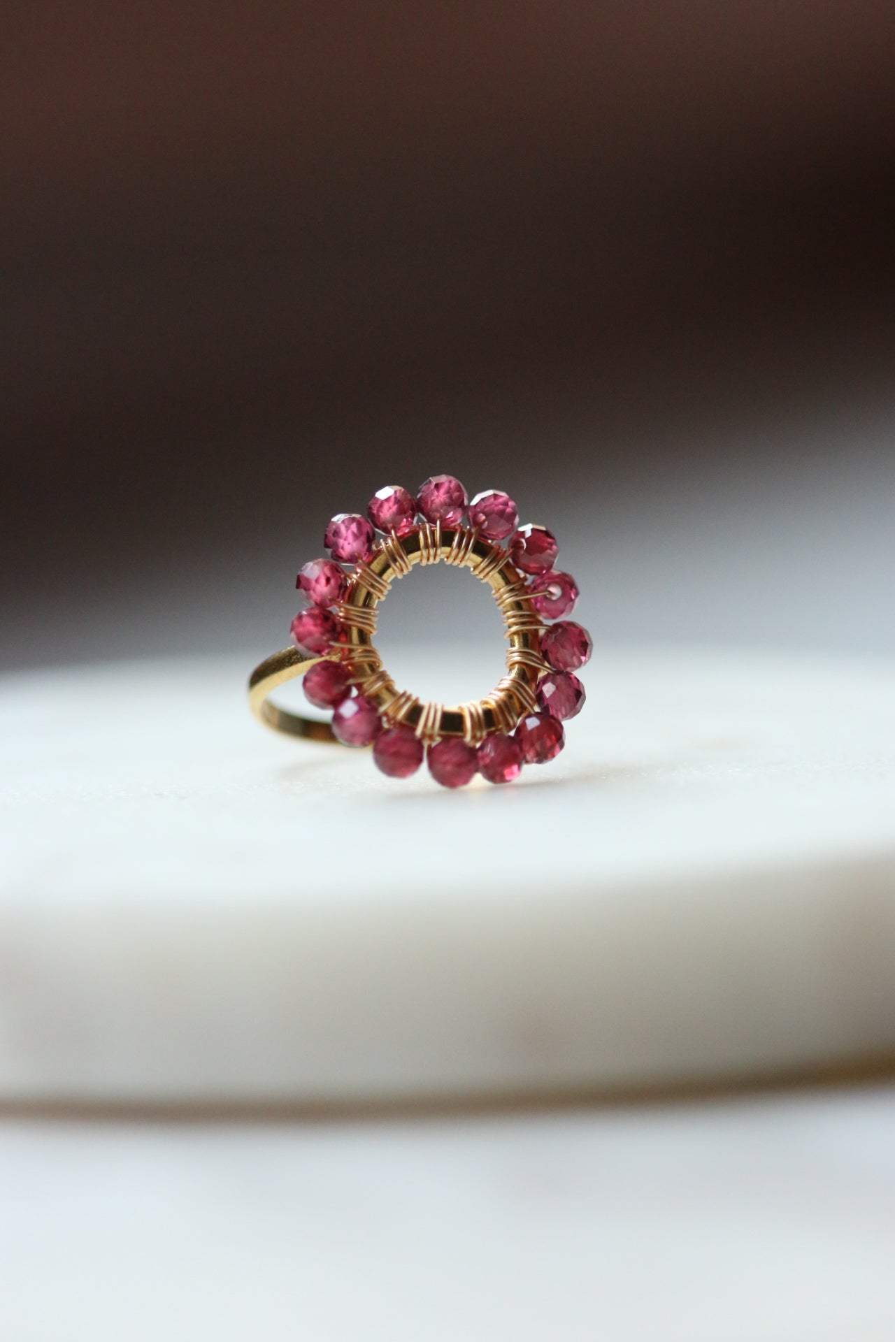 Pierścionek MIRA z rodolitu • złoty