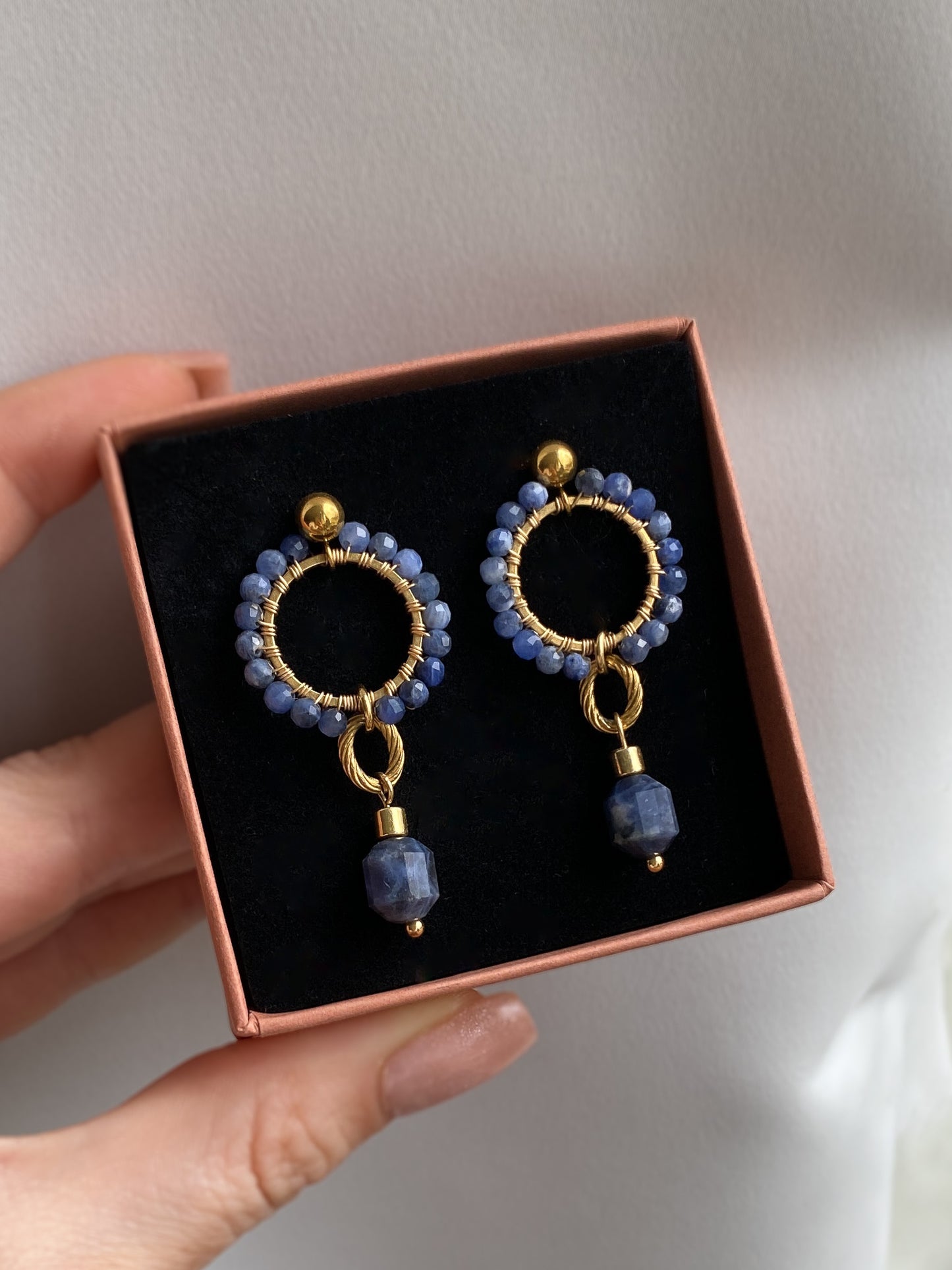 princess hanna • plecione kolczyki z sodalitu