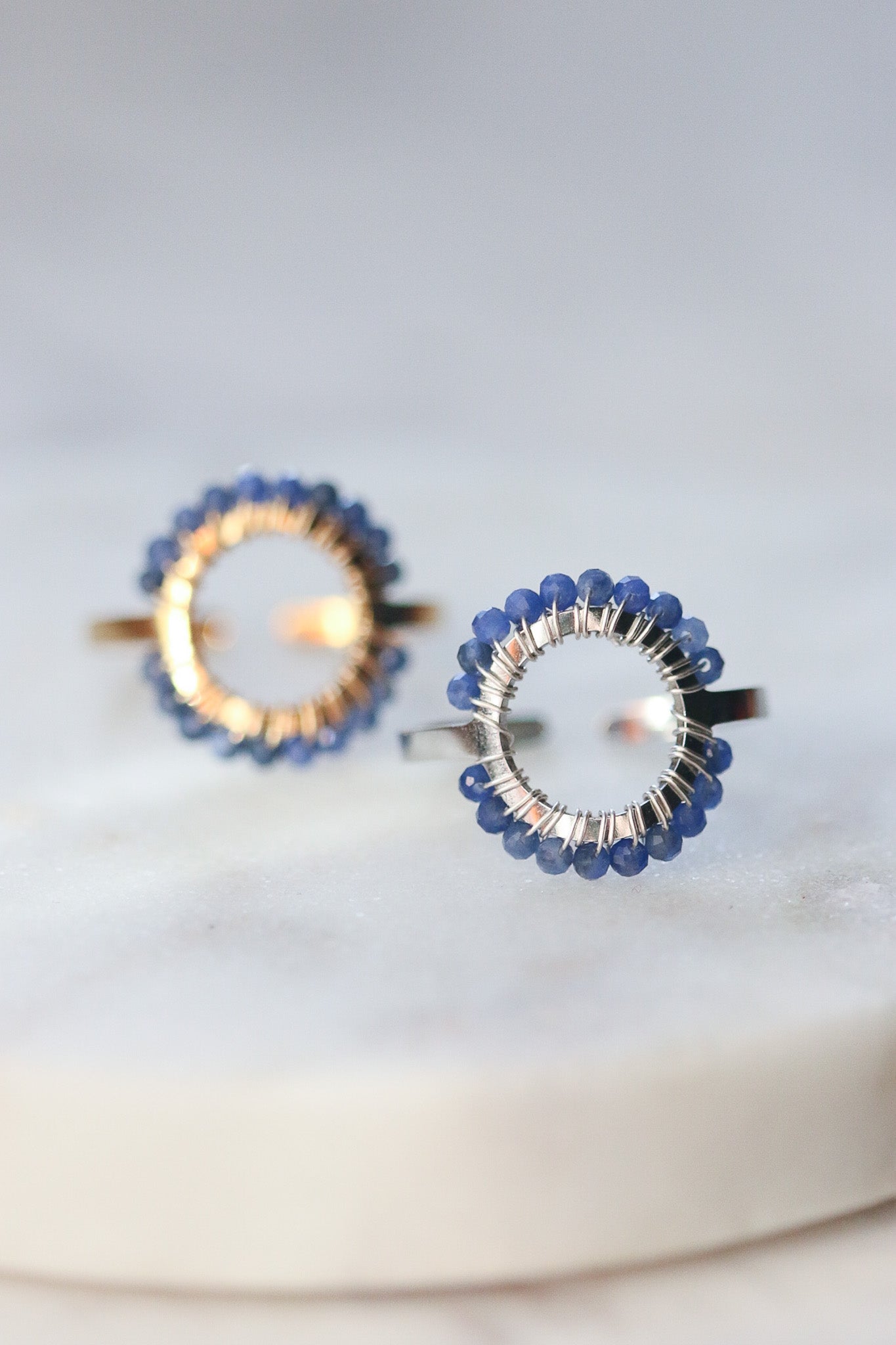 Pierścionek MIRA z sodalitu • złoty