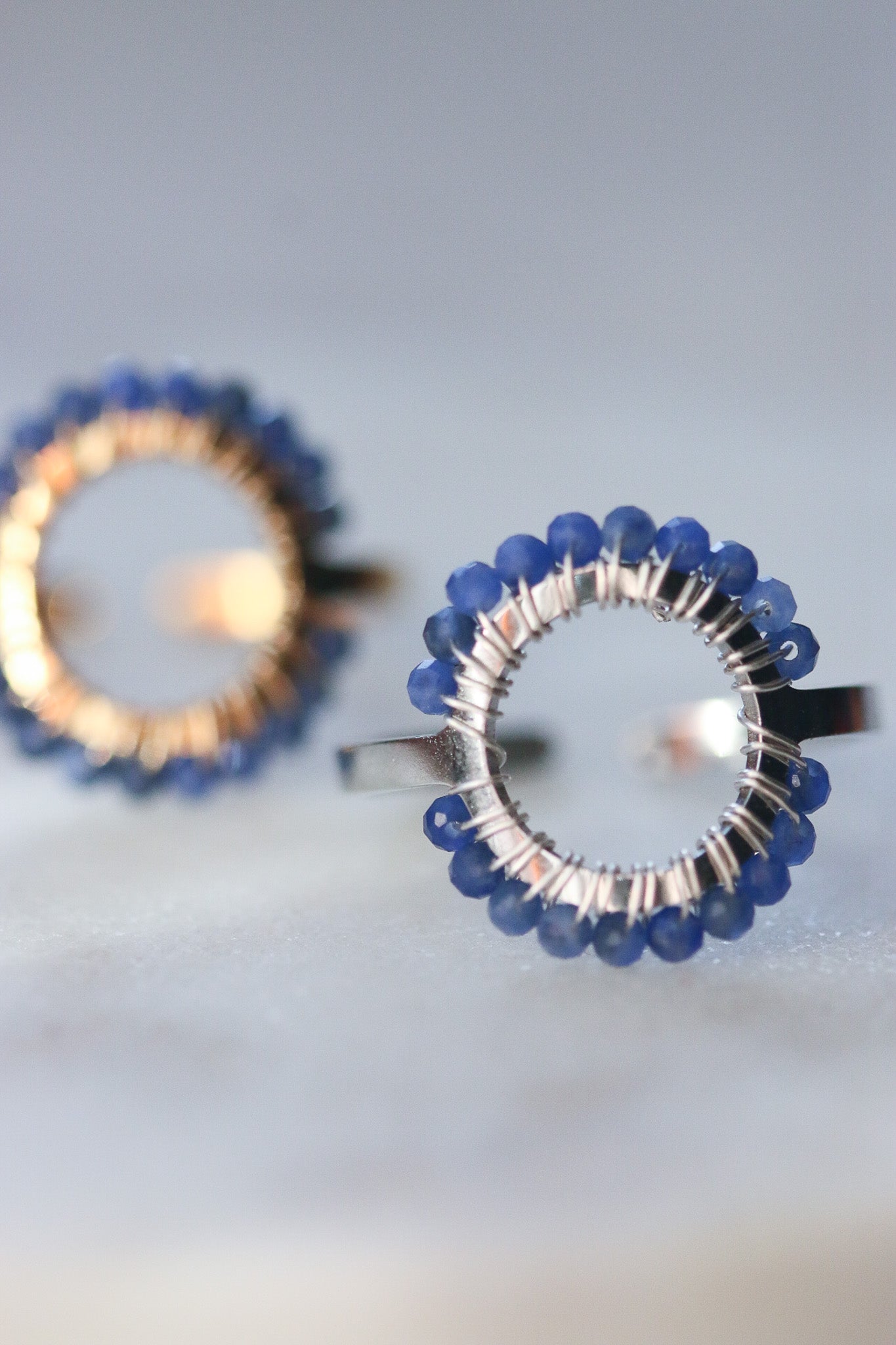 Pierścionek MIRA z sodalitu • złoty