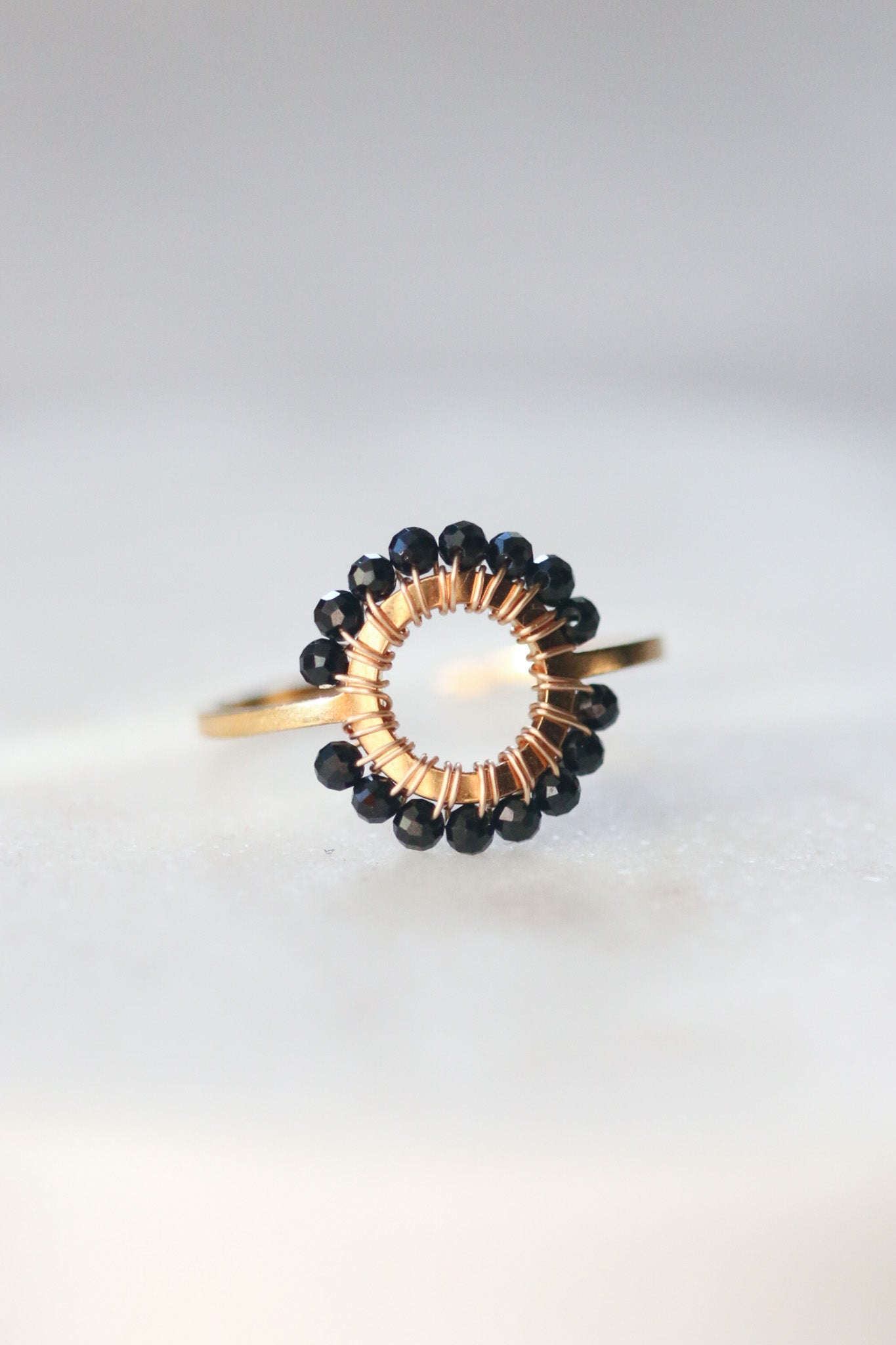 Pierścionek MIRKA z czarnego turmalinu • zloty