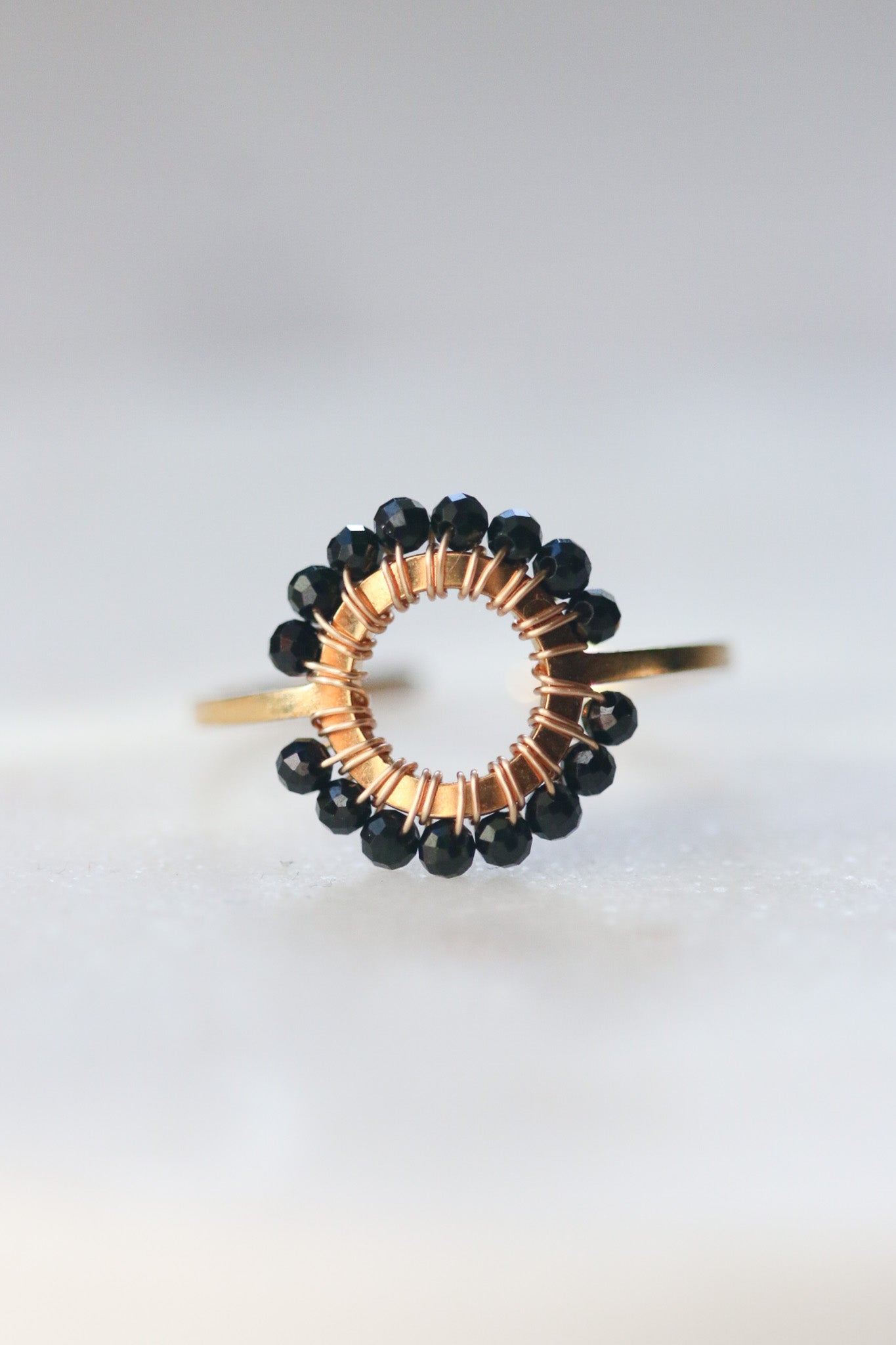 pierścionek MIRKA z czarnego turmalinu • zloty