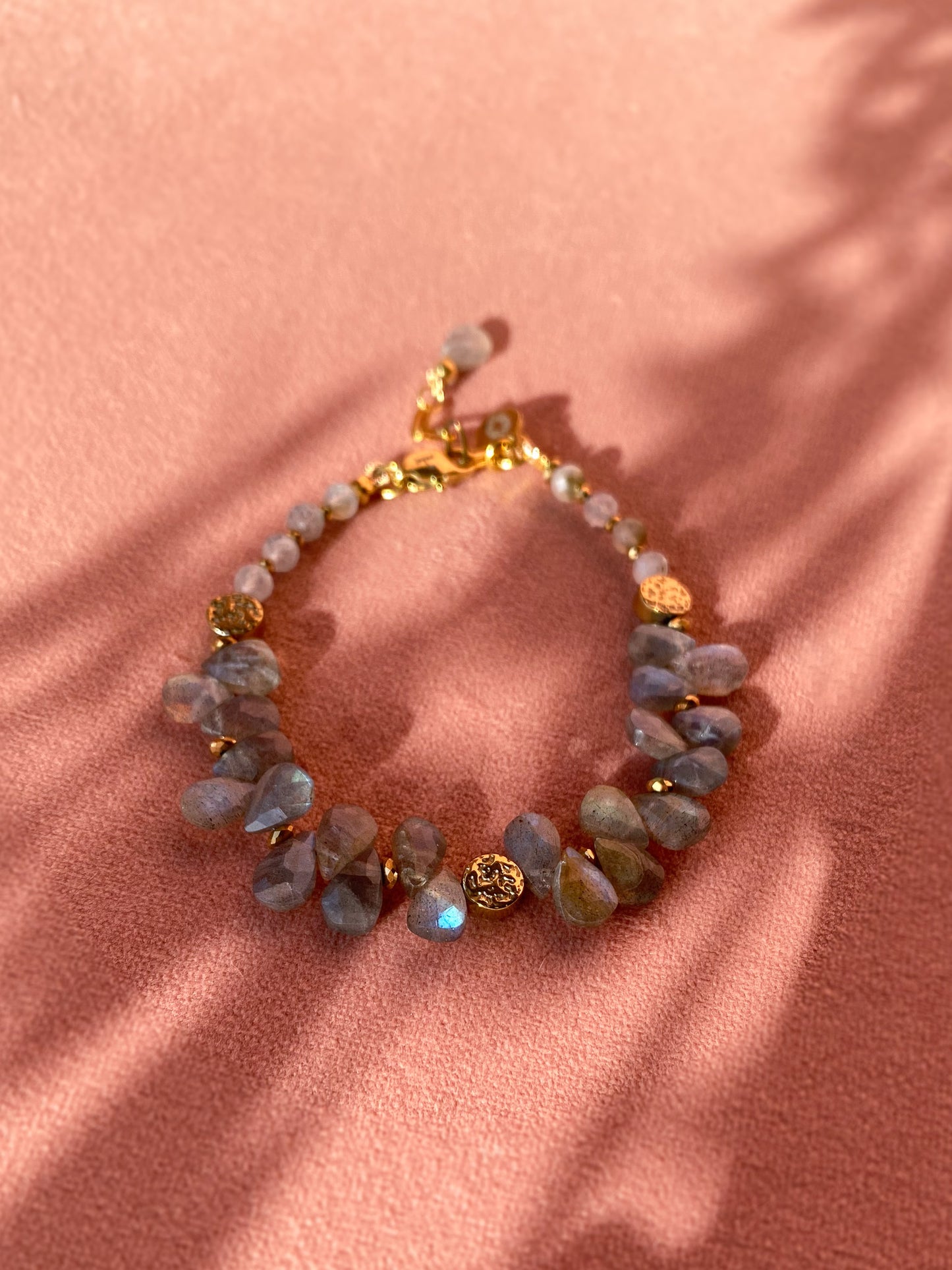 bransoletka z łezek labradorytu