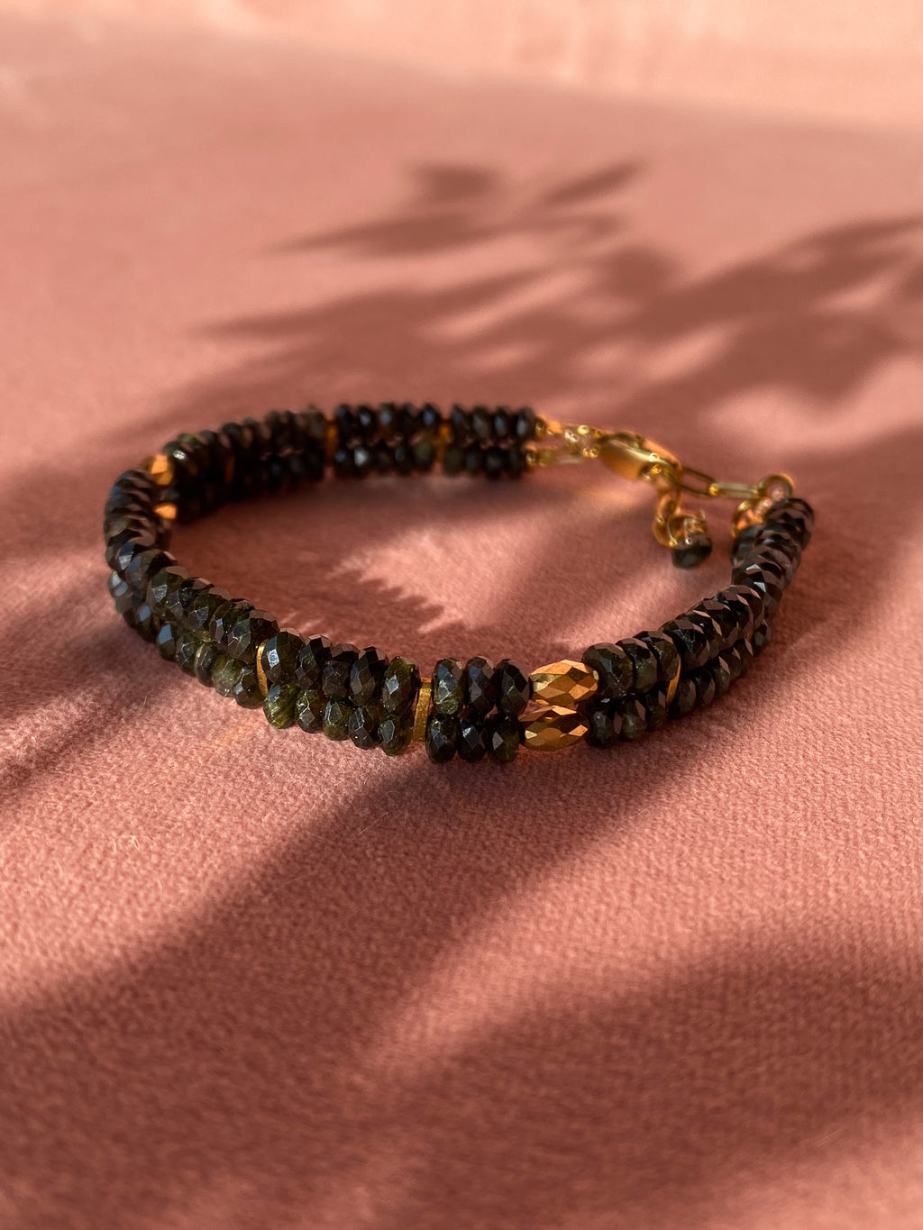 Bransoletka z czarnego frenitu z epidotem
