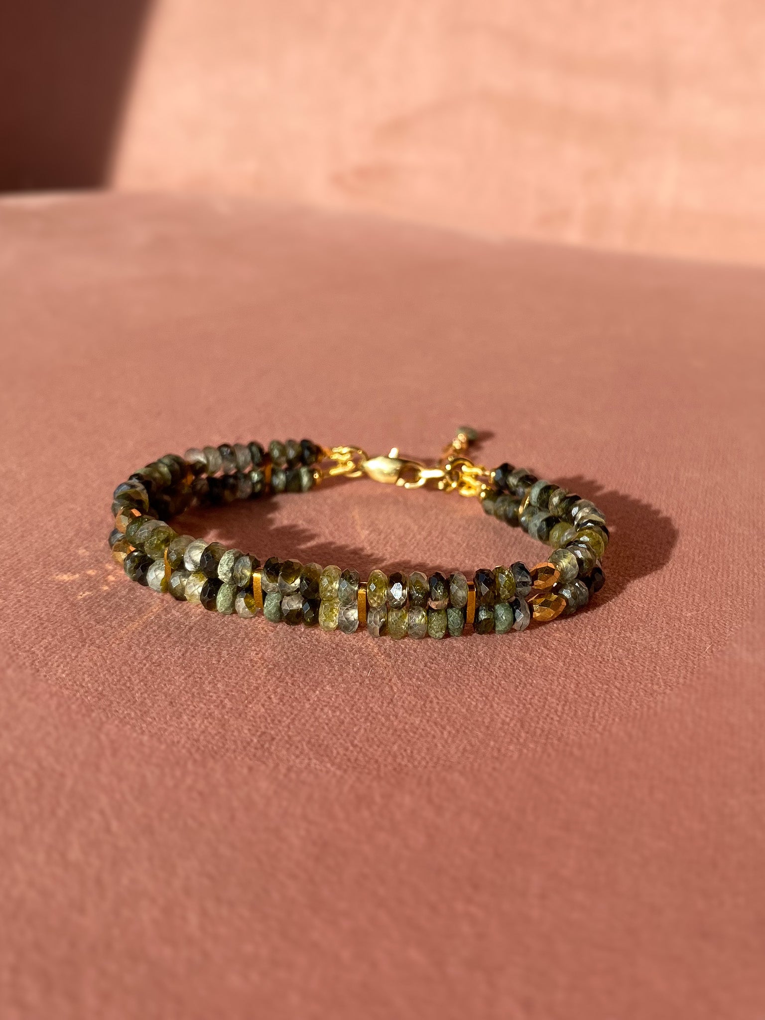 Bransoletka z zielonego frenitu z epidotem