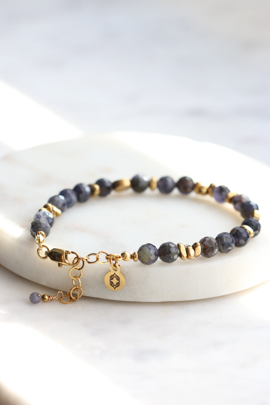 Bransoletka RUMI z iolitu i hematytu