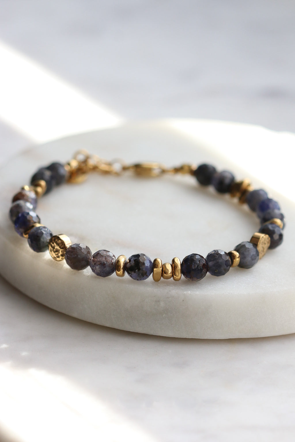 Bransoletka RUMI z iolitu i hematytu