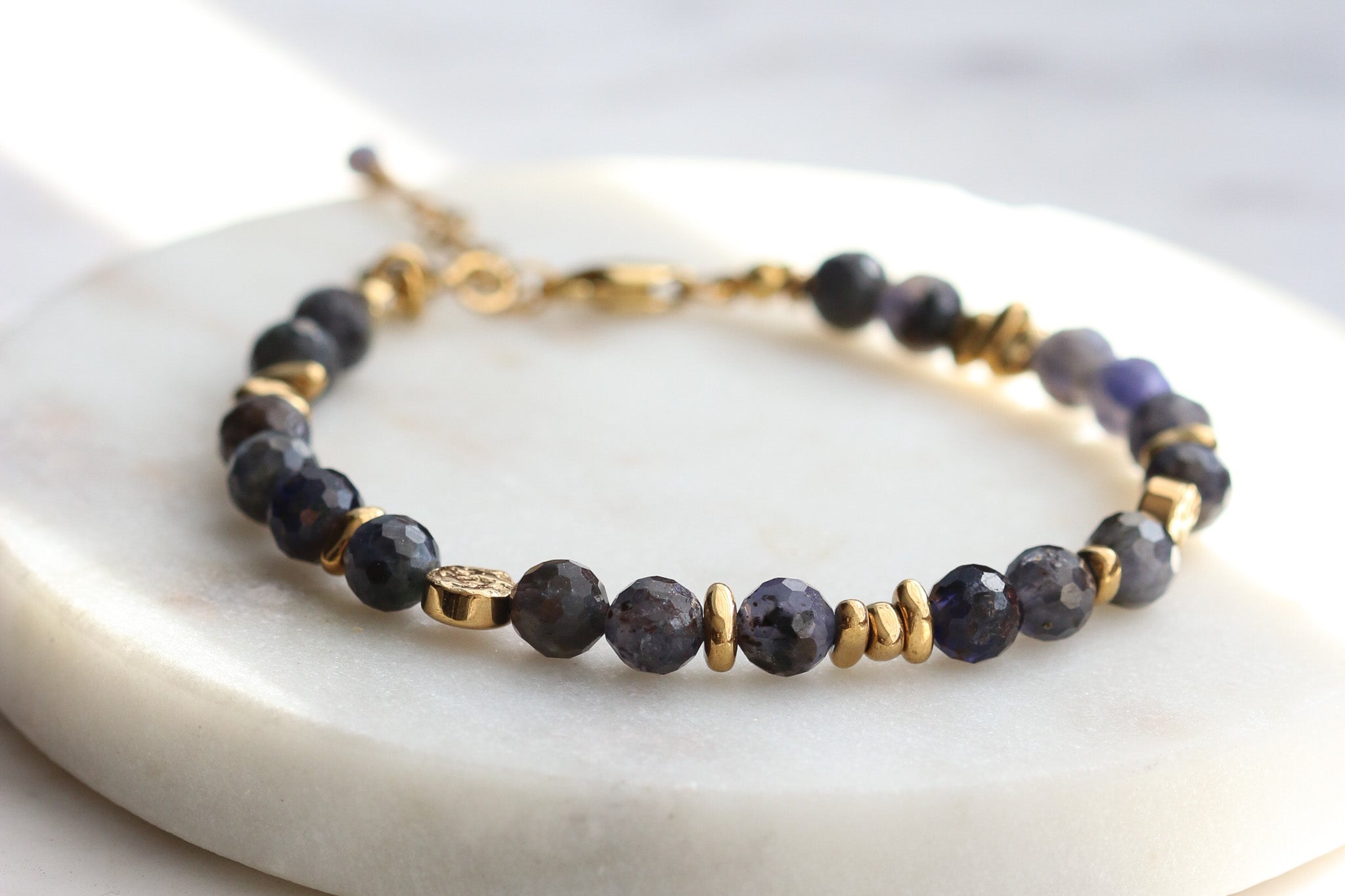 Bransoletka RUMI z iolitu i hematytu