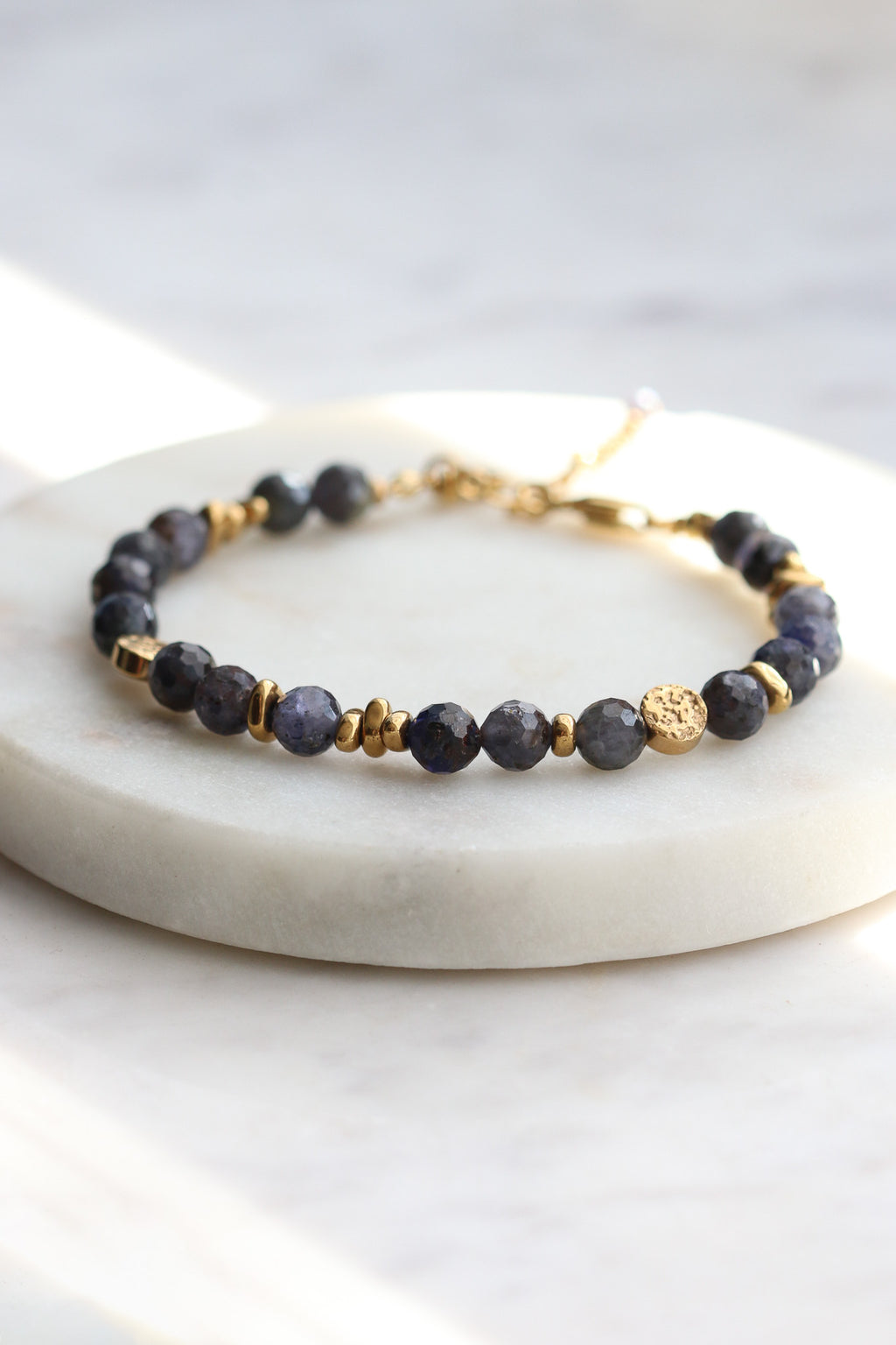 Bransoletka RUMI z iolitu i hematytu