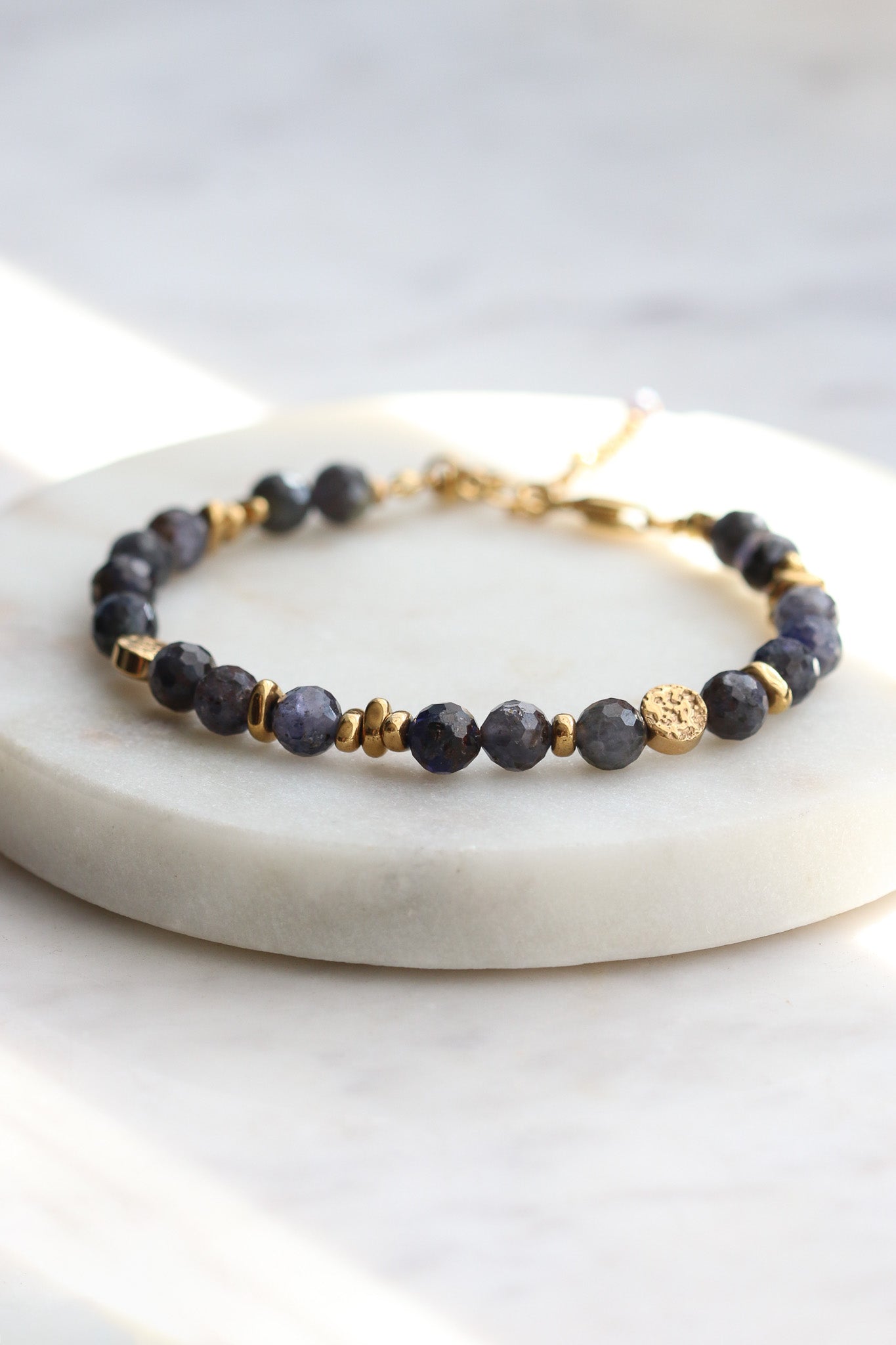 Bransoletka RUMI z iolitu i hematytu