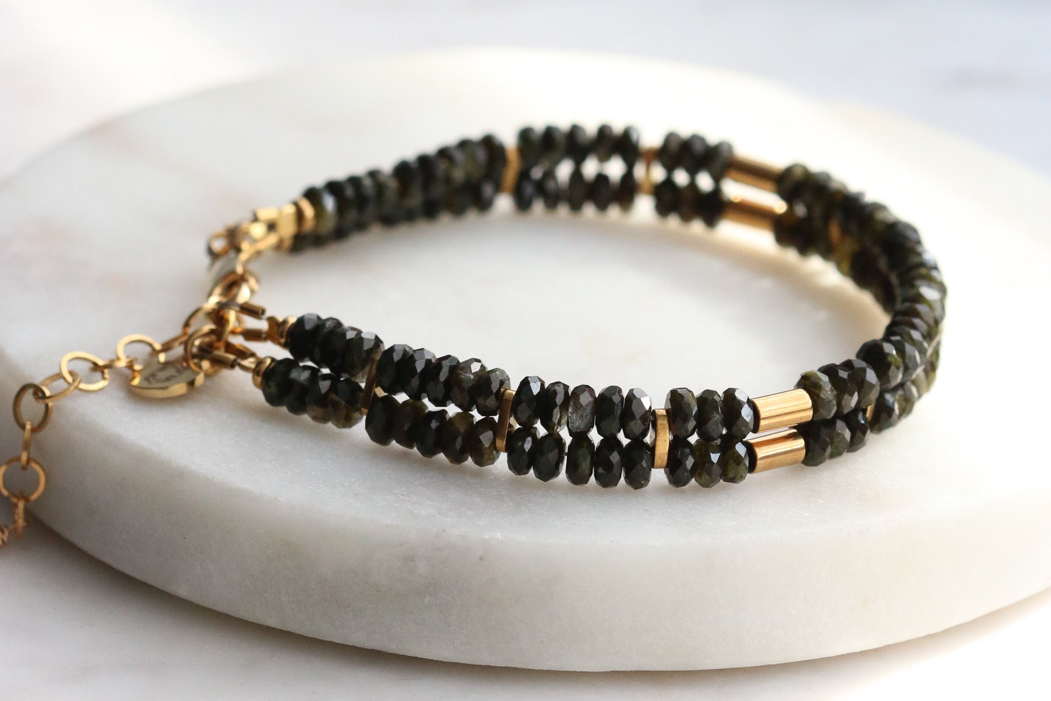 Bransoletka DEMI z czarnego frenitu z epidotem