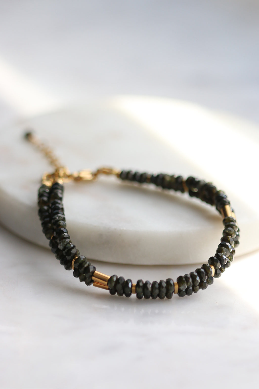 Bransoletka DEMI z czarnego frenitu z epidotem