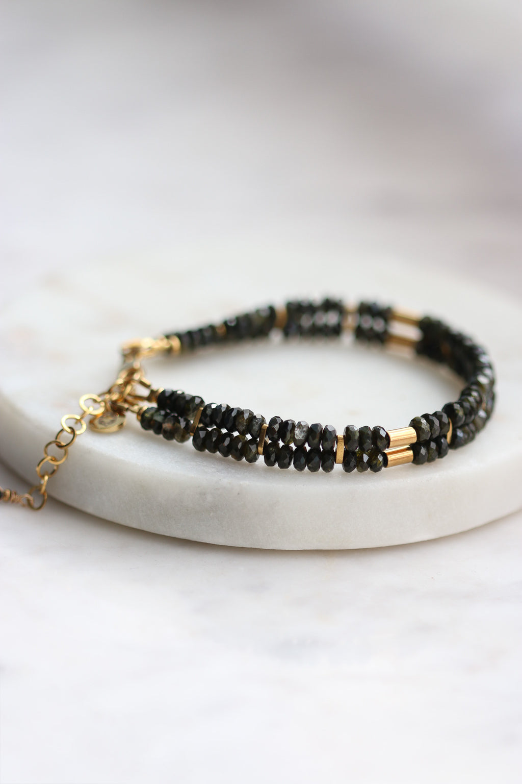 Bransoletka DEMI z czarnego frenitu z epidotem