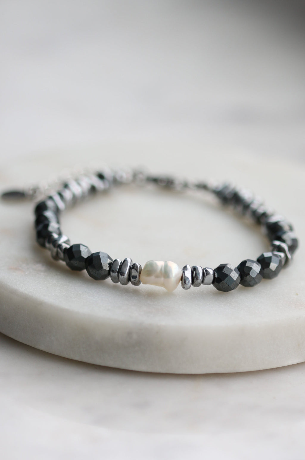 Bransoletka DARIE z hematytu z perłą