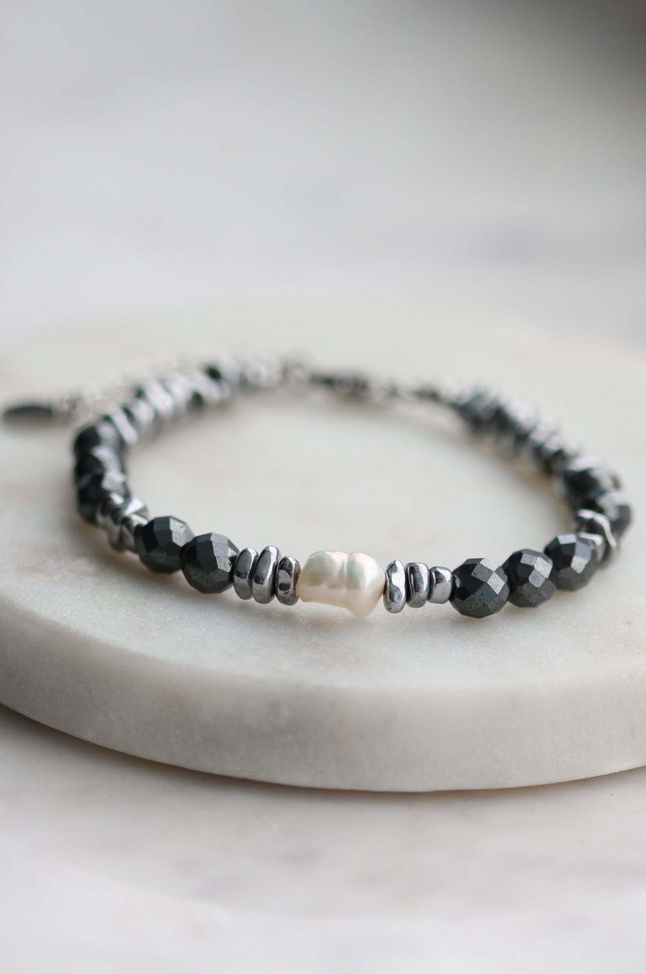 Bransoletka DARIE z hematytu z perłą