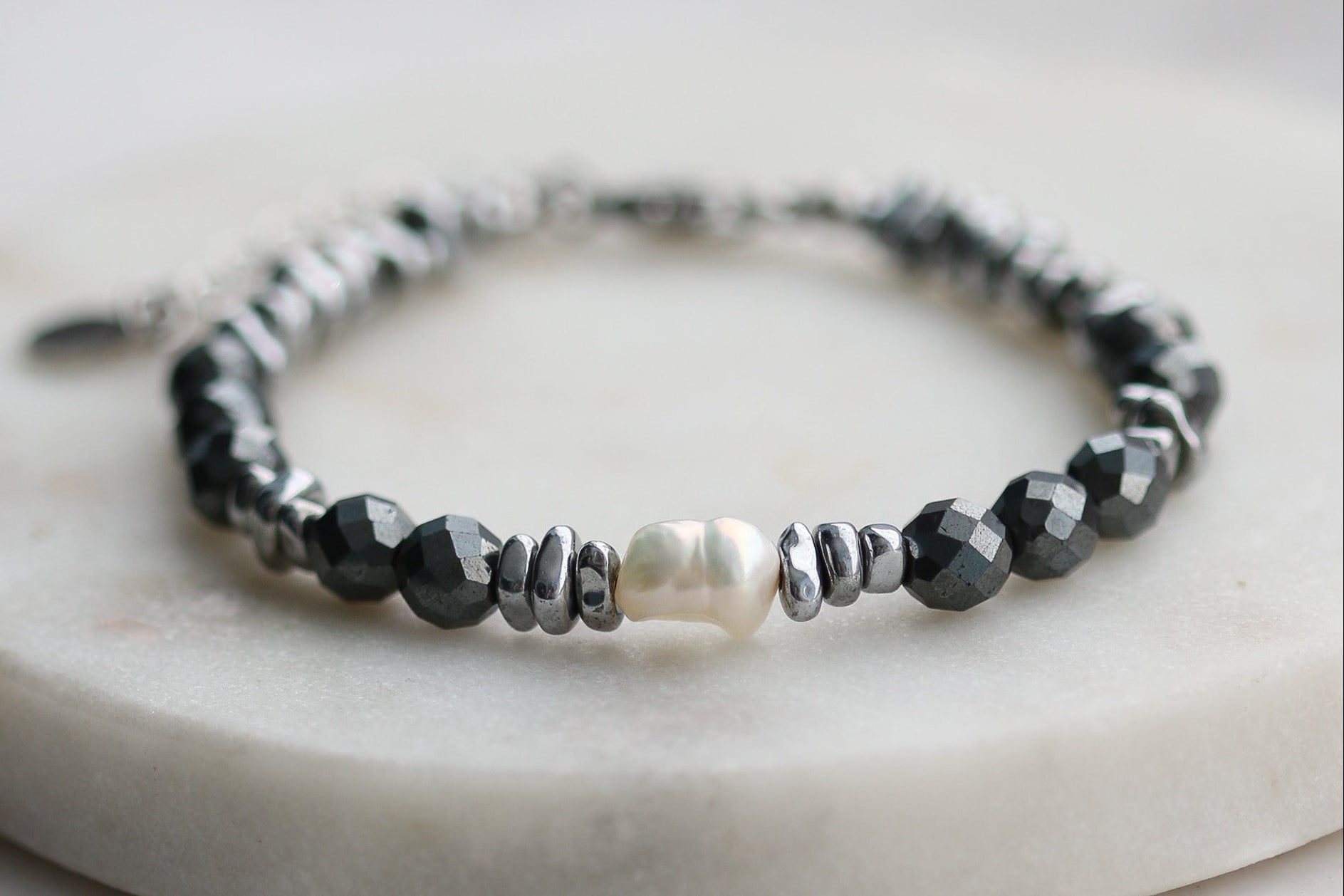 Bransoletka DARIE z hematytu z perłą