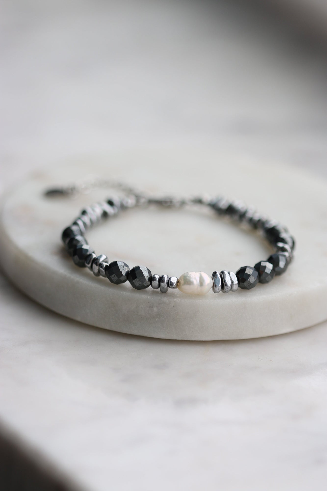 Bransoletka DARIE z hematytu z perłą