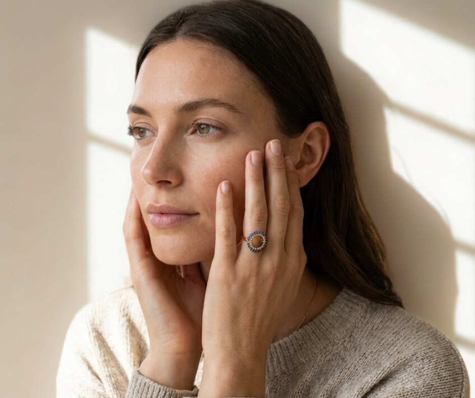 Pierścionek MIRA z sodalitu • złoty