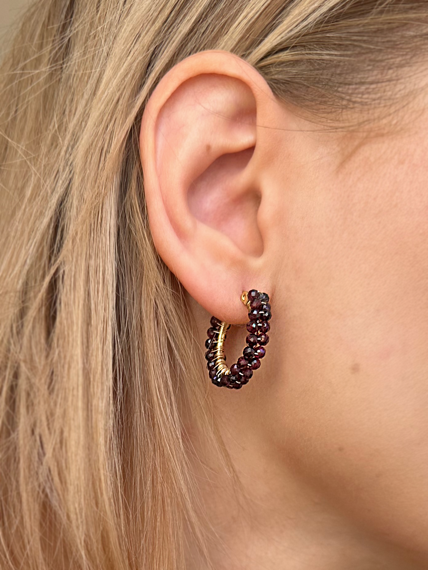 hoop princess margaret • plecione kolczyki z granatu